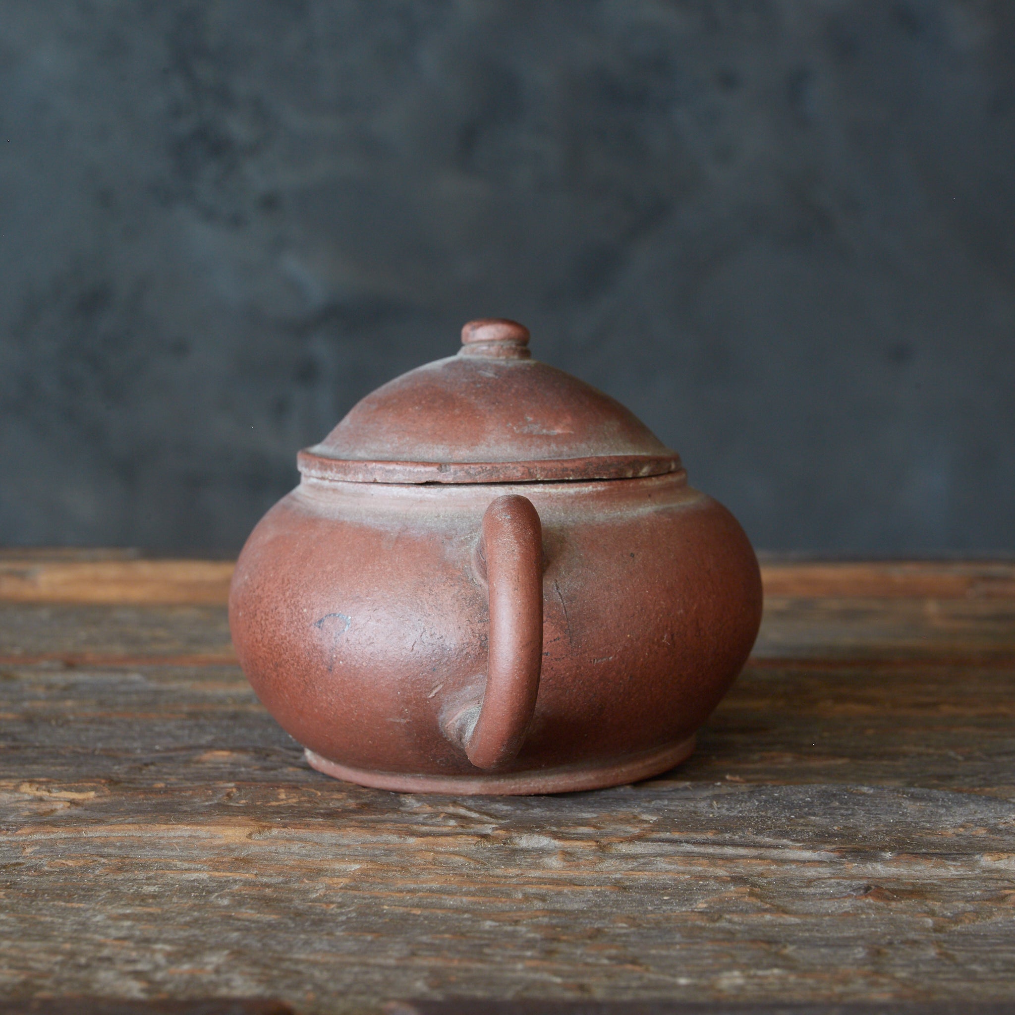 HORIZONTAL RED CLAY TEAPOT, Qing Dynasty（1616–1911CE）