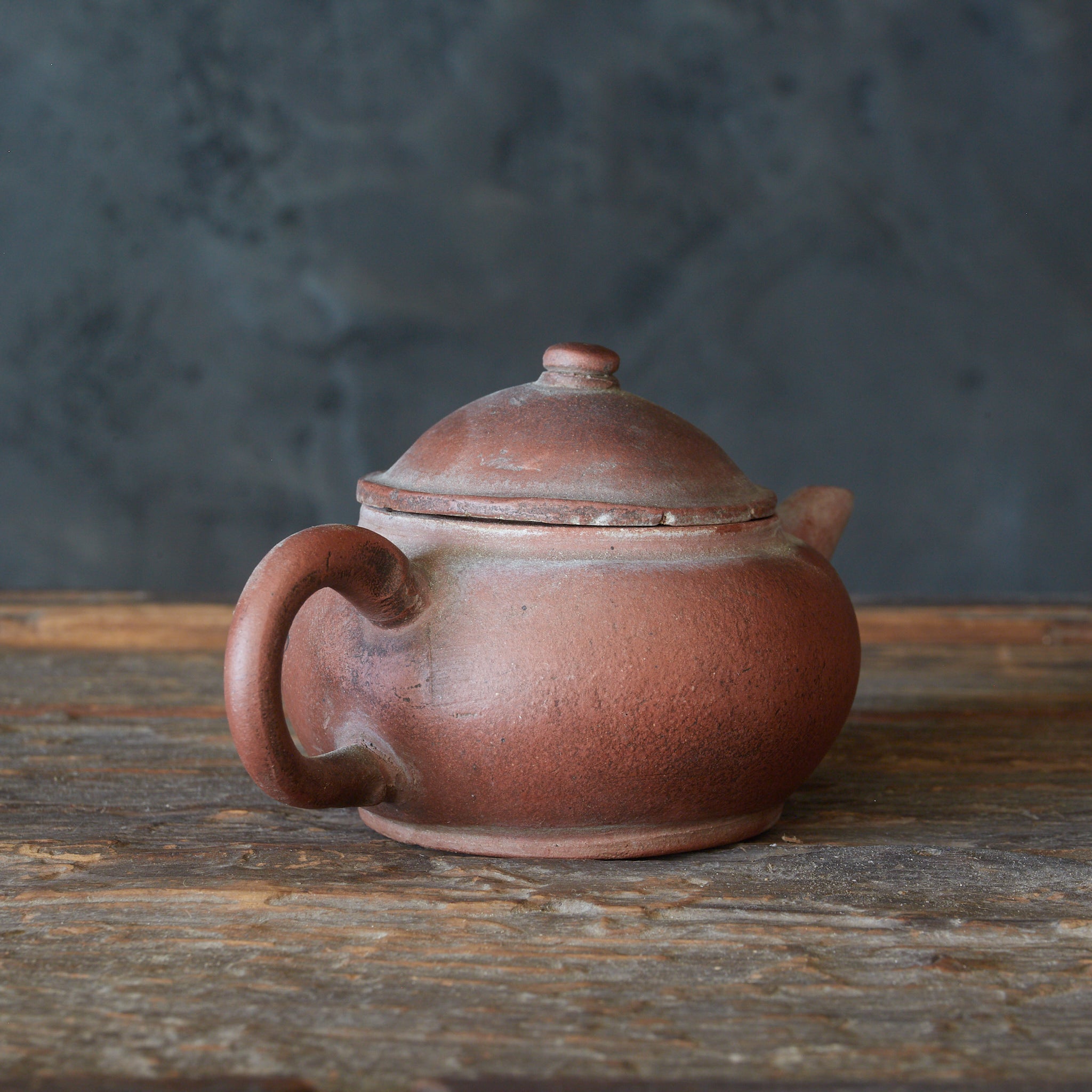 HORIZONTAL RED CLAY TEAPOT, Qing Dynasty（1616–1911CE）