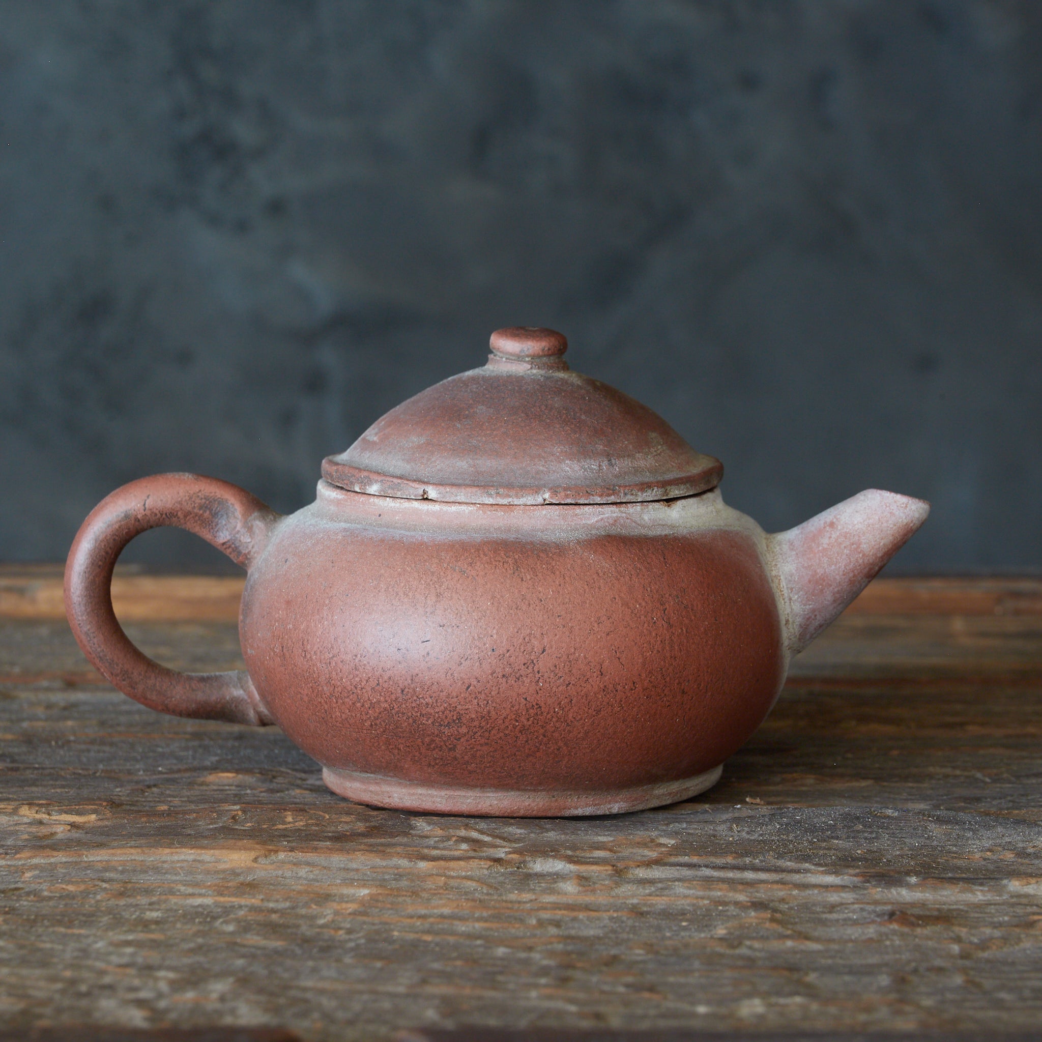 HORIZONTAL RED CLAY TEAPOT, Qing Dynasty（1616–1911CE）