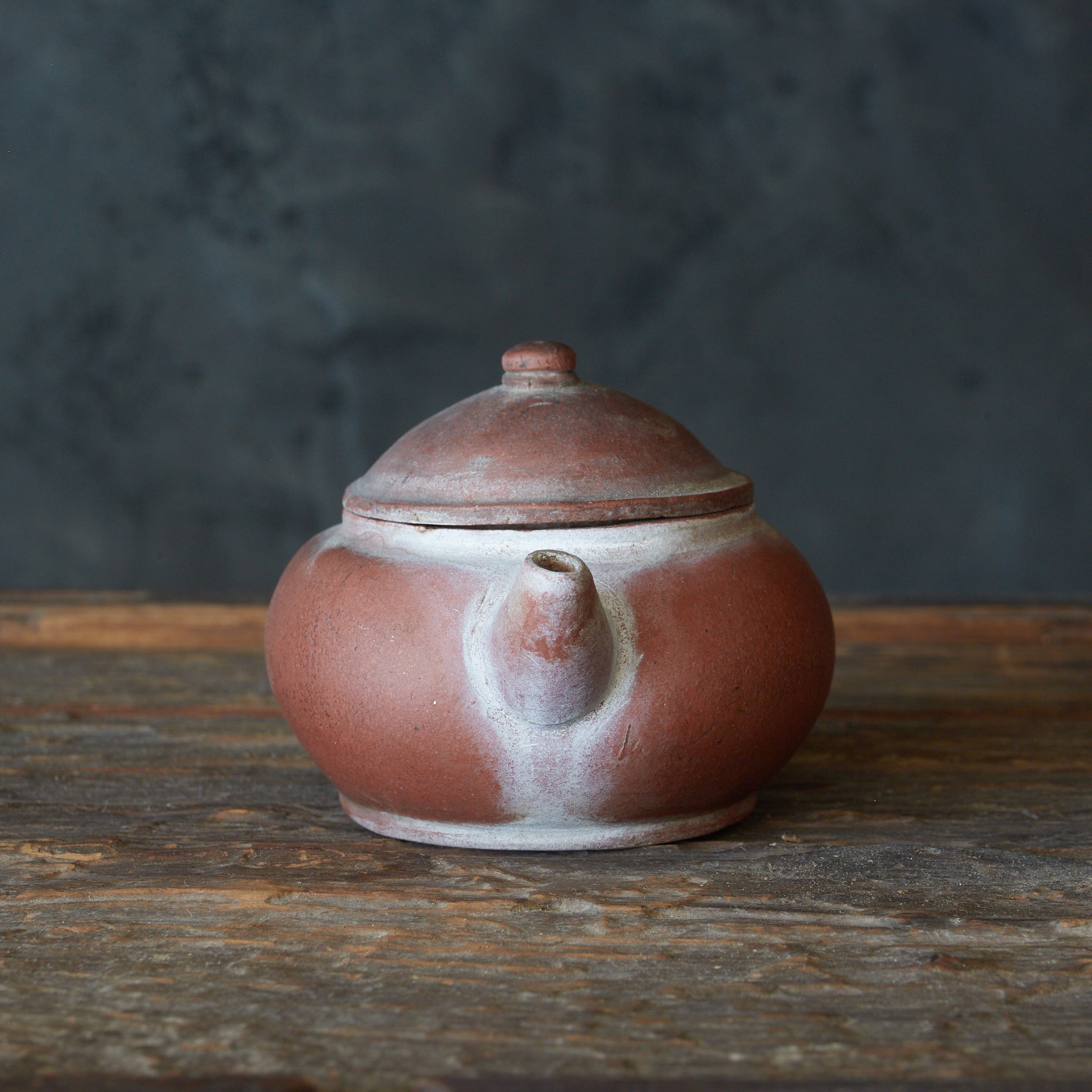 HORIZONTAL RED CLAY TEAPOT, Qing Dynasty（1616–1911CE）