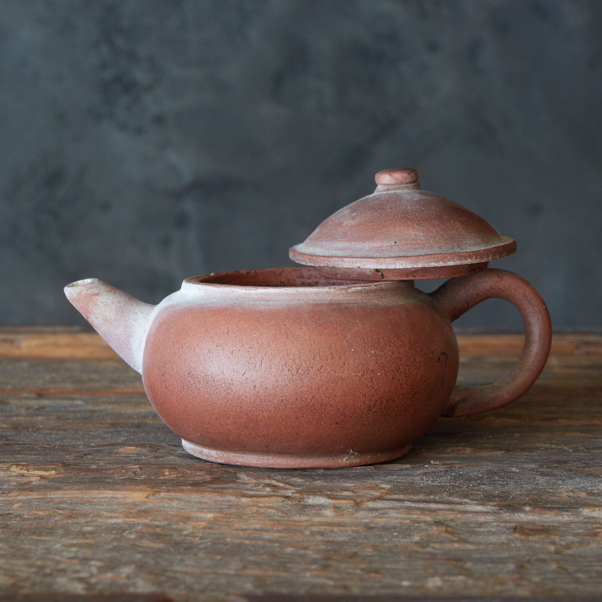 HORIZONTAL RED CLAY TEAPOT, Qing Dynasty（1616–1911CE）