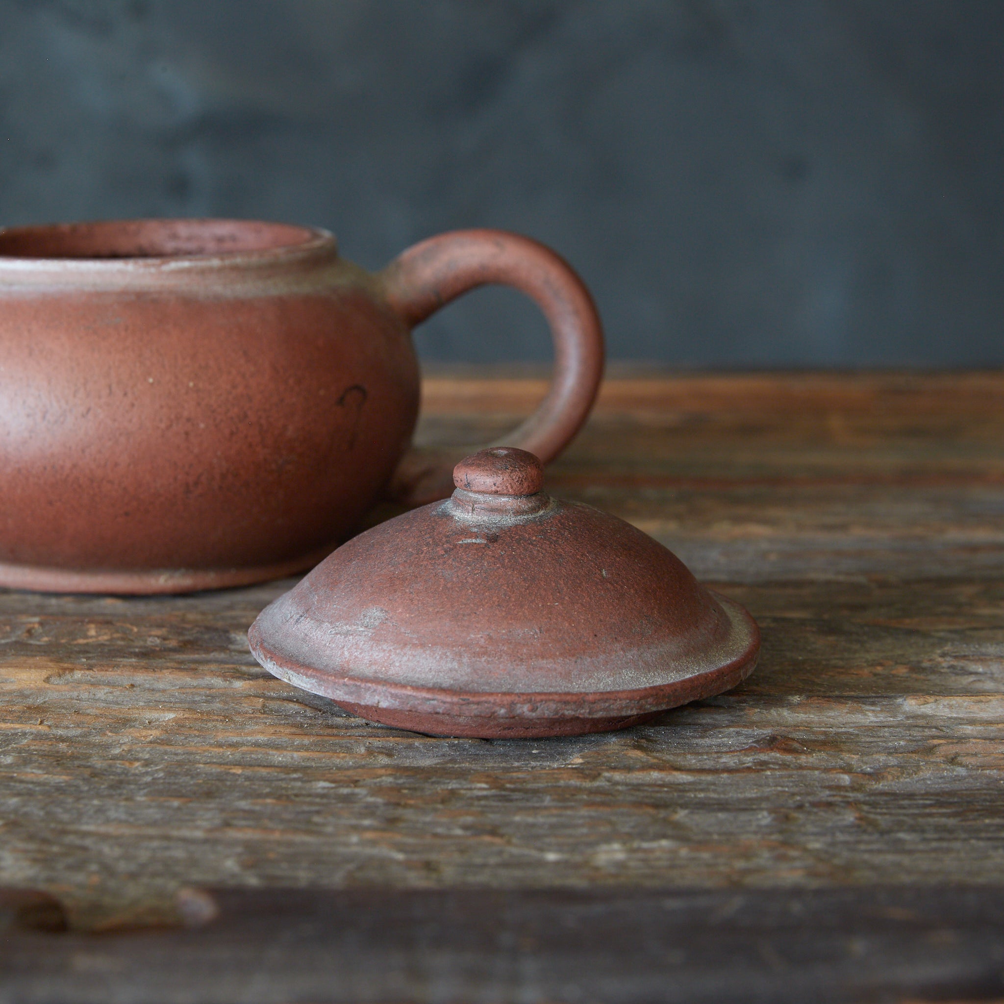 HORIZONTAL RED CLAY TEAPOT, Qing Dynasty（1616–1911CE）