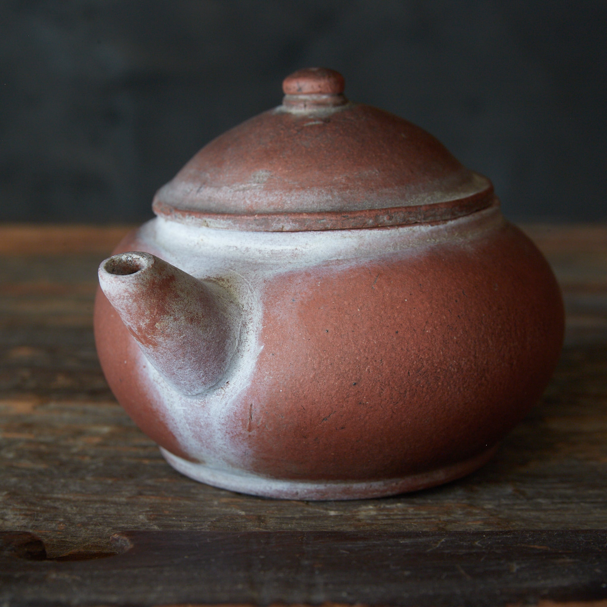 HORIZONTAL RED CLAY TEAPOT, Qing Dynasty（1616–1911CE）
