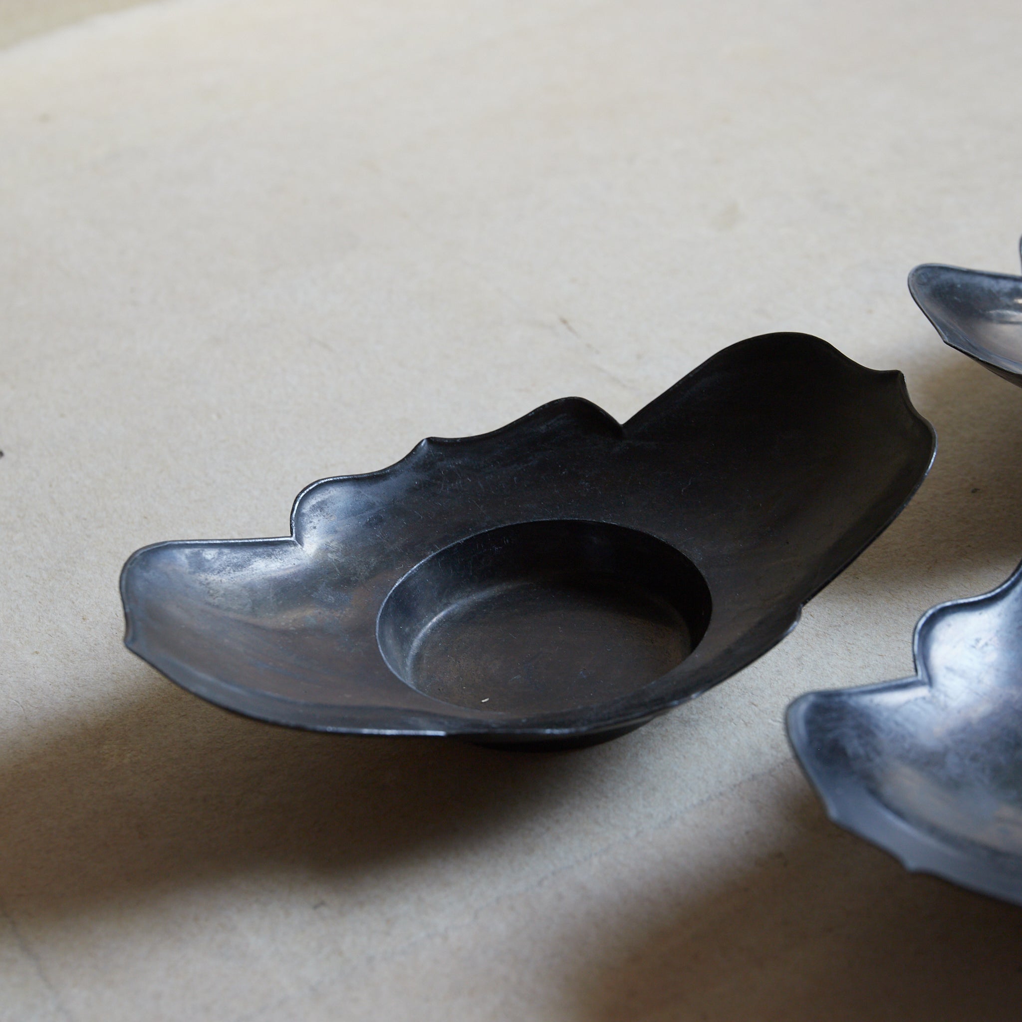 煎茶道具　古錫　彫金漢詩刻　絵変茶托　五客　D　R6539 煎茶道具 古錫 彫金漢詩刻 絵変茶托 五客 D R6539