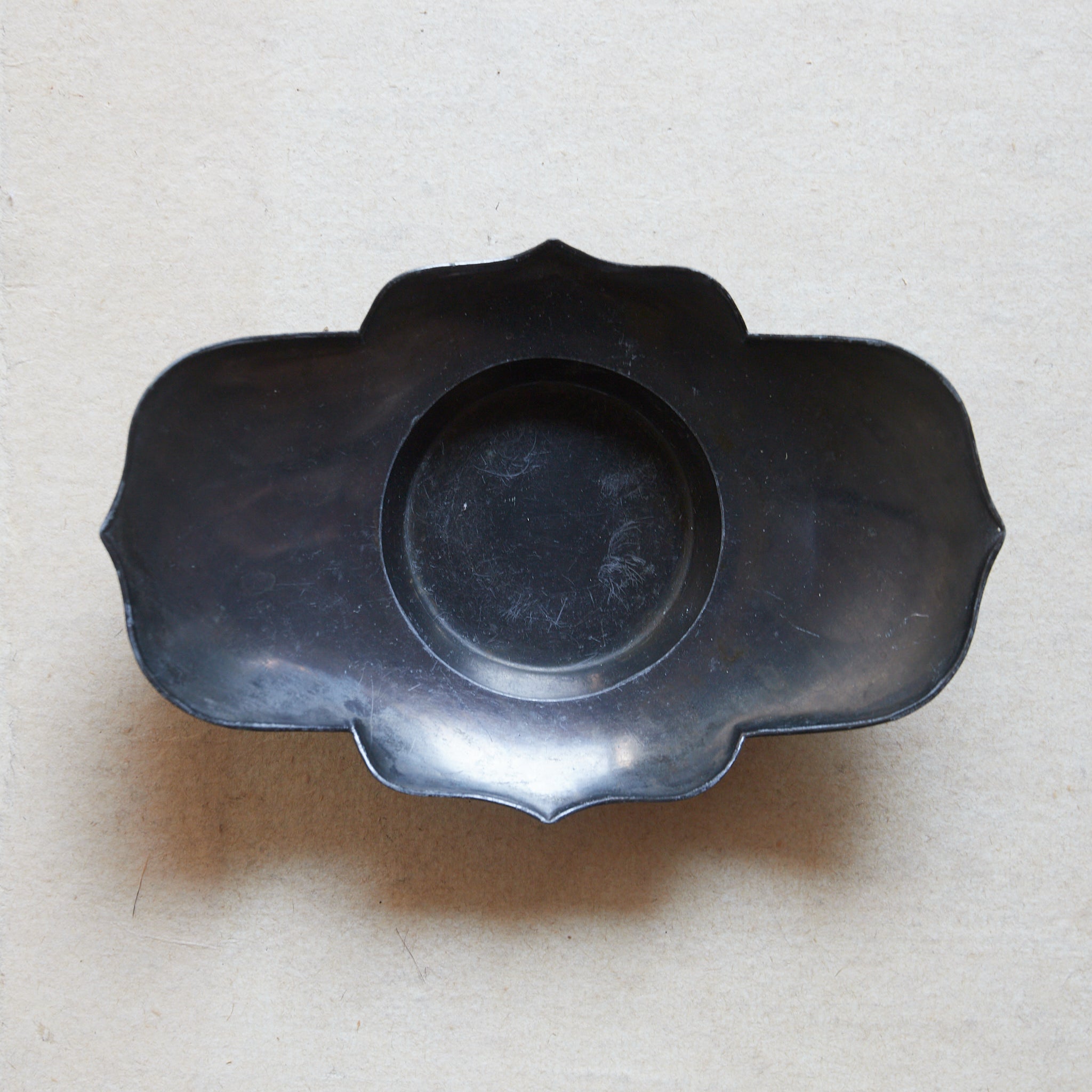 PLATILLO DE FLOR LOBULADA DE ESTAÑO VIEJO, Juego de 5, Dinastía Qing（1616–1911 d. C.）