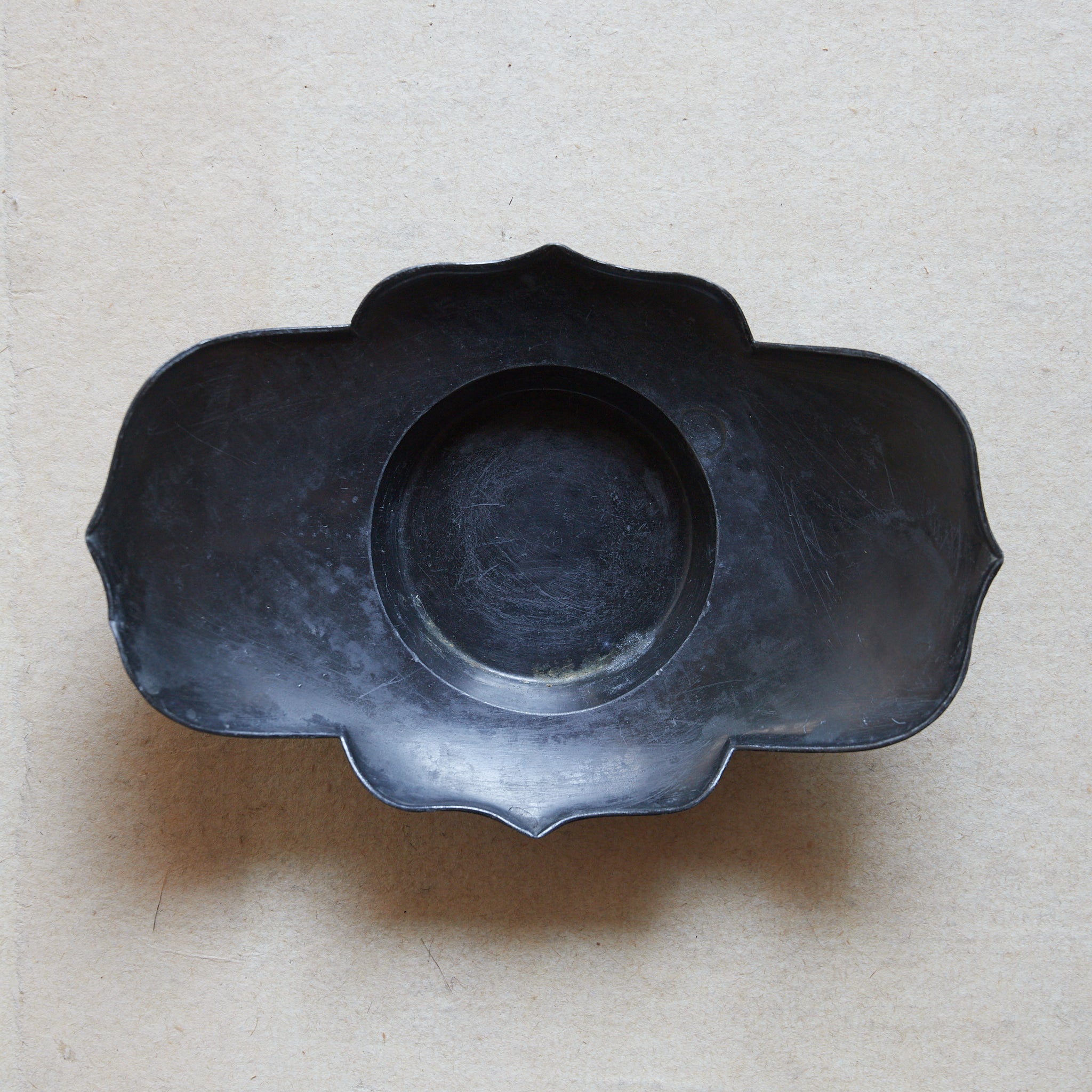 PLATILLO DE FLOR LOBULADA DE ESTAÑO VIEJO, Juego de 5, Dinastía Qing（1616–1911 d. C.）