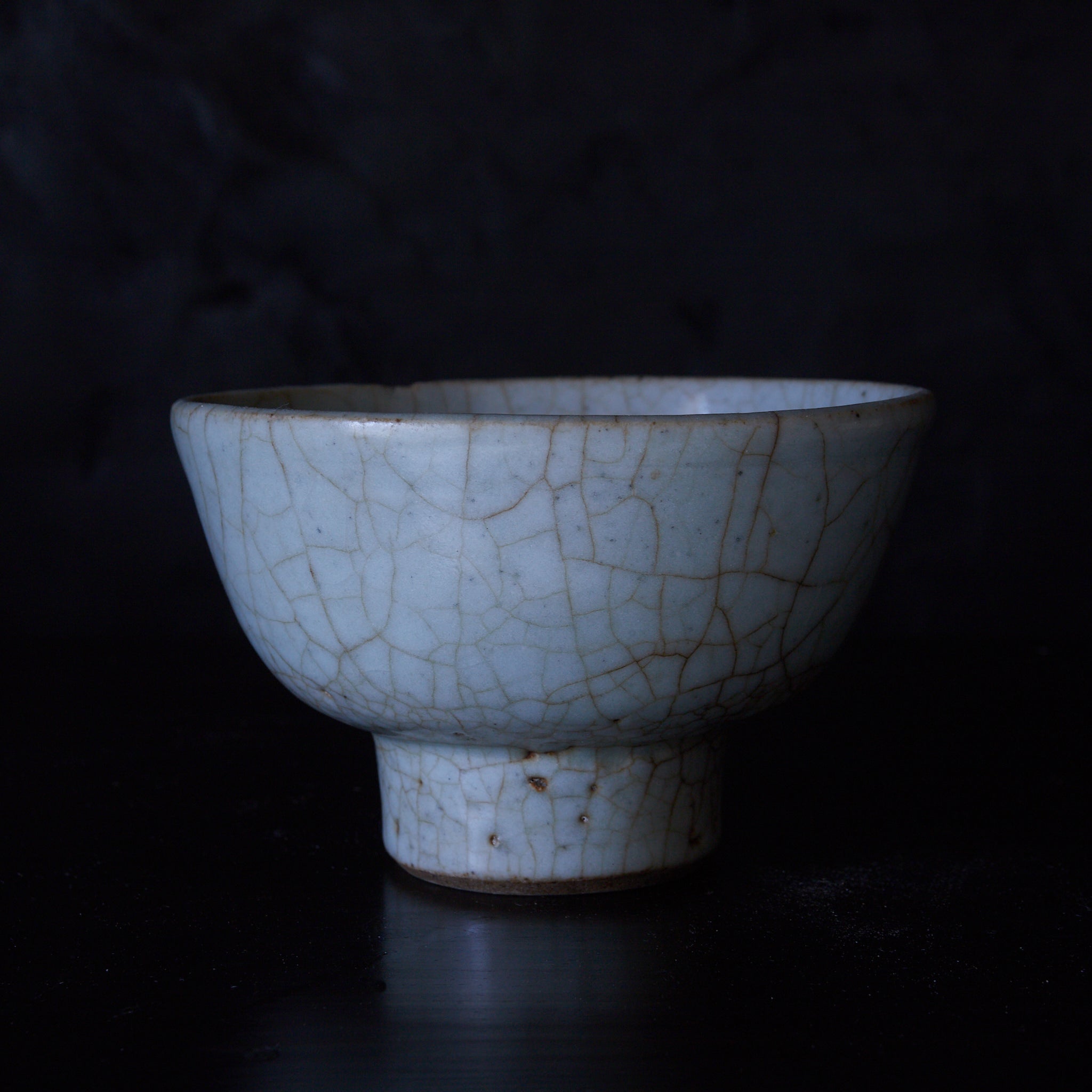 BOL À PIED, Céladon, à glaçure craquelée, Avec boîte en bois, Dynastie Yuan–Ming（1206–1644 apr. J.-C.）