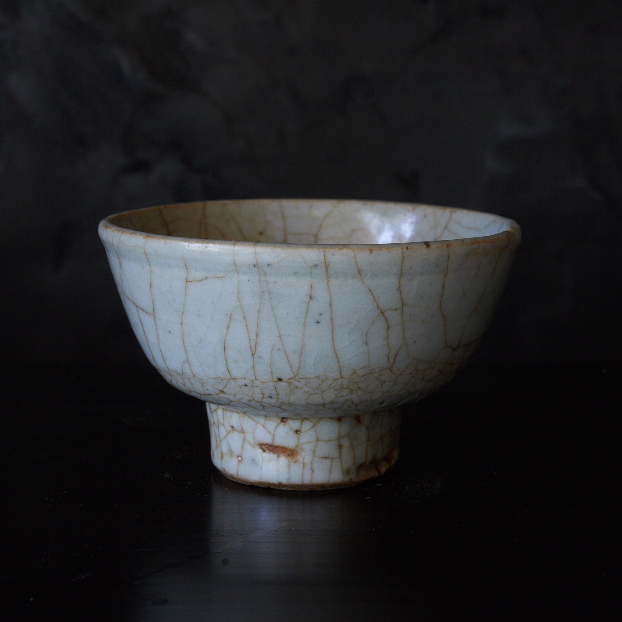 BOL À PIED, Céladon, à glaçure craquelée, Avec boîte en bois, Dynastie Yuan–Ming（1206–1644 apr. J.-C.）