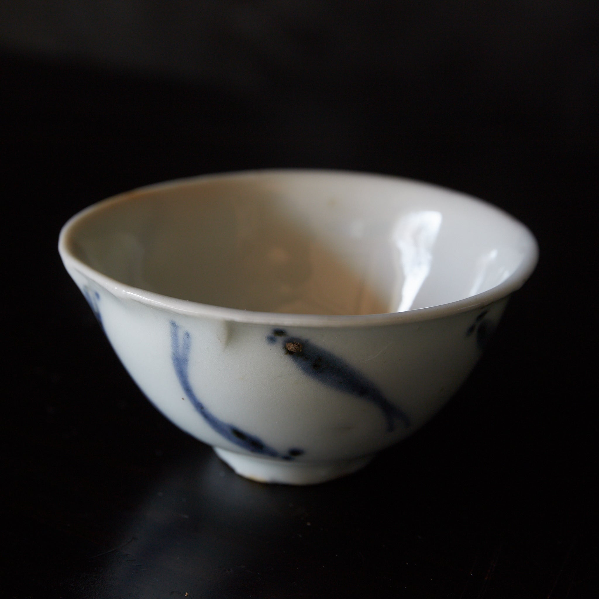 TAZA PARA SENCHA, Ko-Imari, porcelana azul y blanca con patrón de pez de arroz japonés, juego de 5, Período Edo（1603–1867 d. C.）