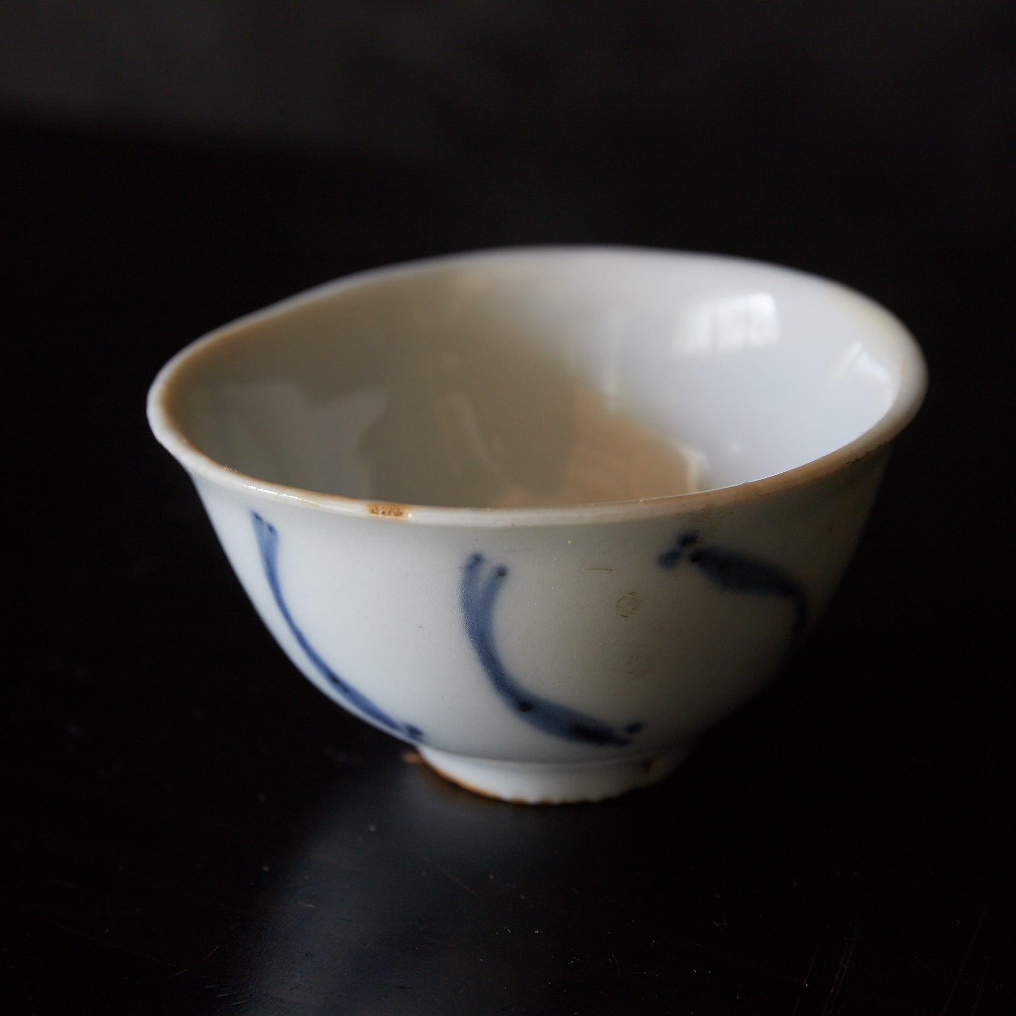 TAZA PARA SENCHA, Ko-Imari, porcelana azul y blanca con patrón de pez de arroz japonés, juego de 5, Período Edo（1603–1867 d. C.）