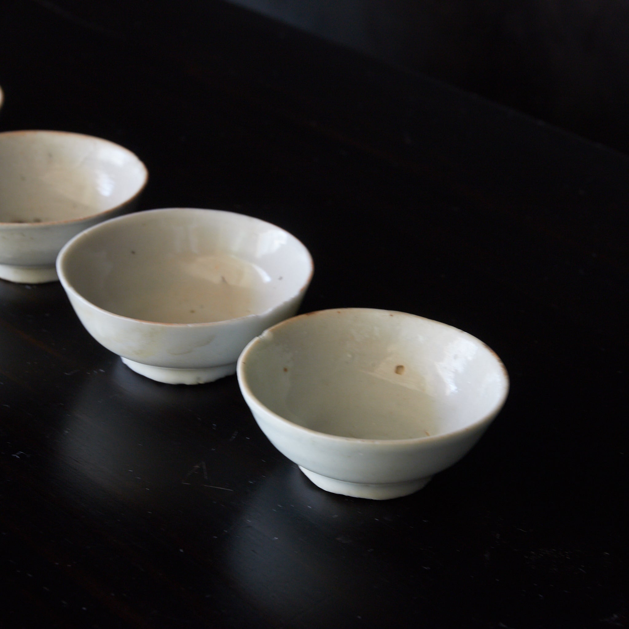 明代 白磁煎茶碗 8客（1368–1644CE） | 入蘆花（ロカニイル）