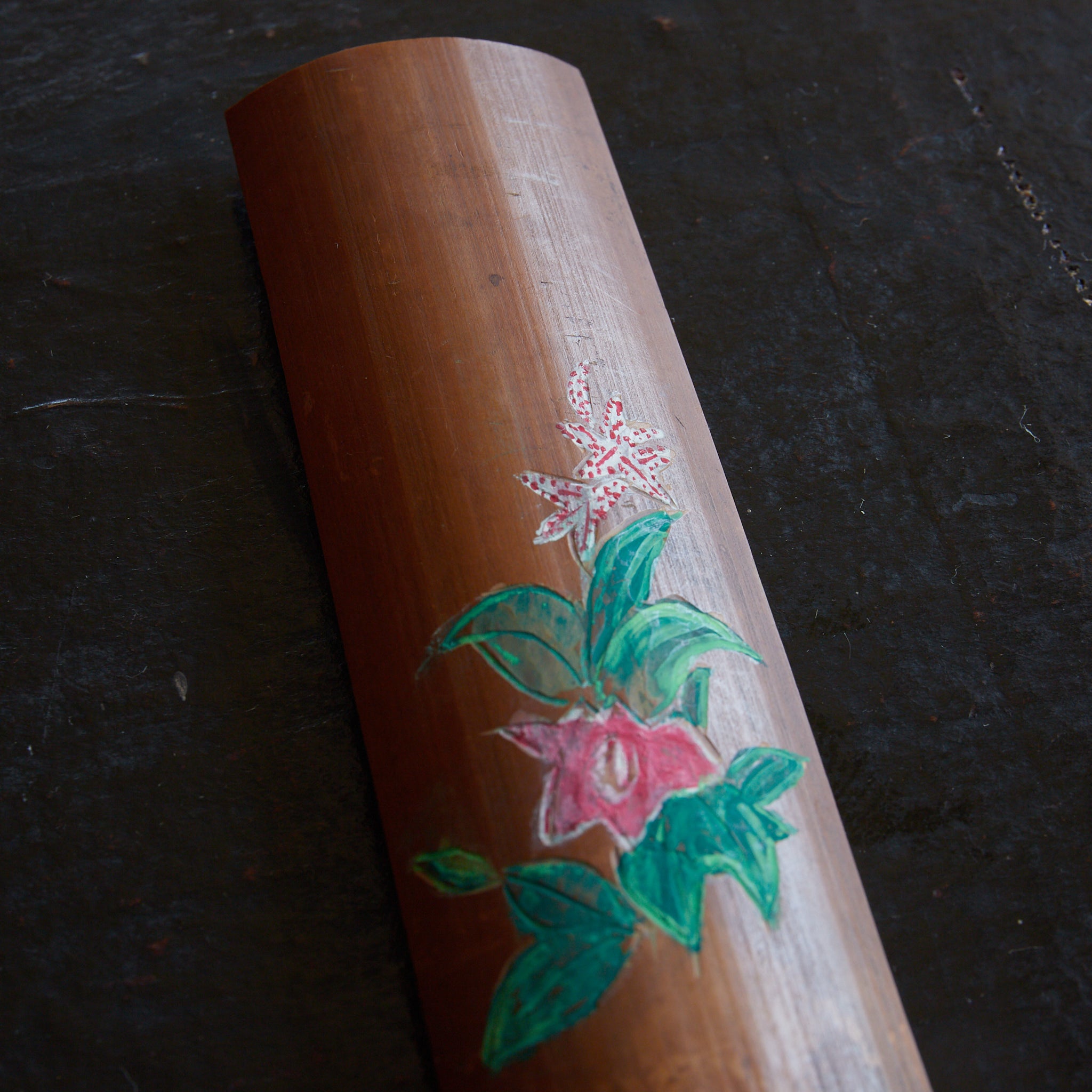 BAMBOO TEA SCOOP, Carved with safflower and lily design, maki-e, Meiji Period（1868–1912CE）