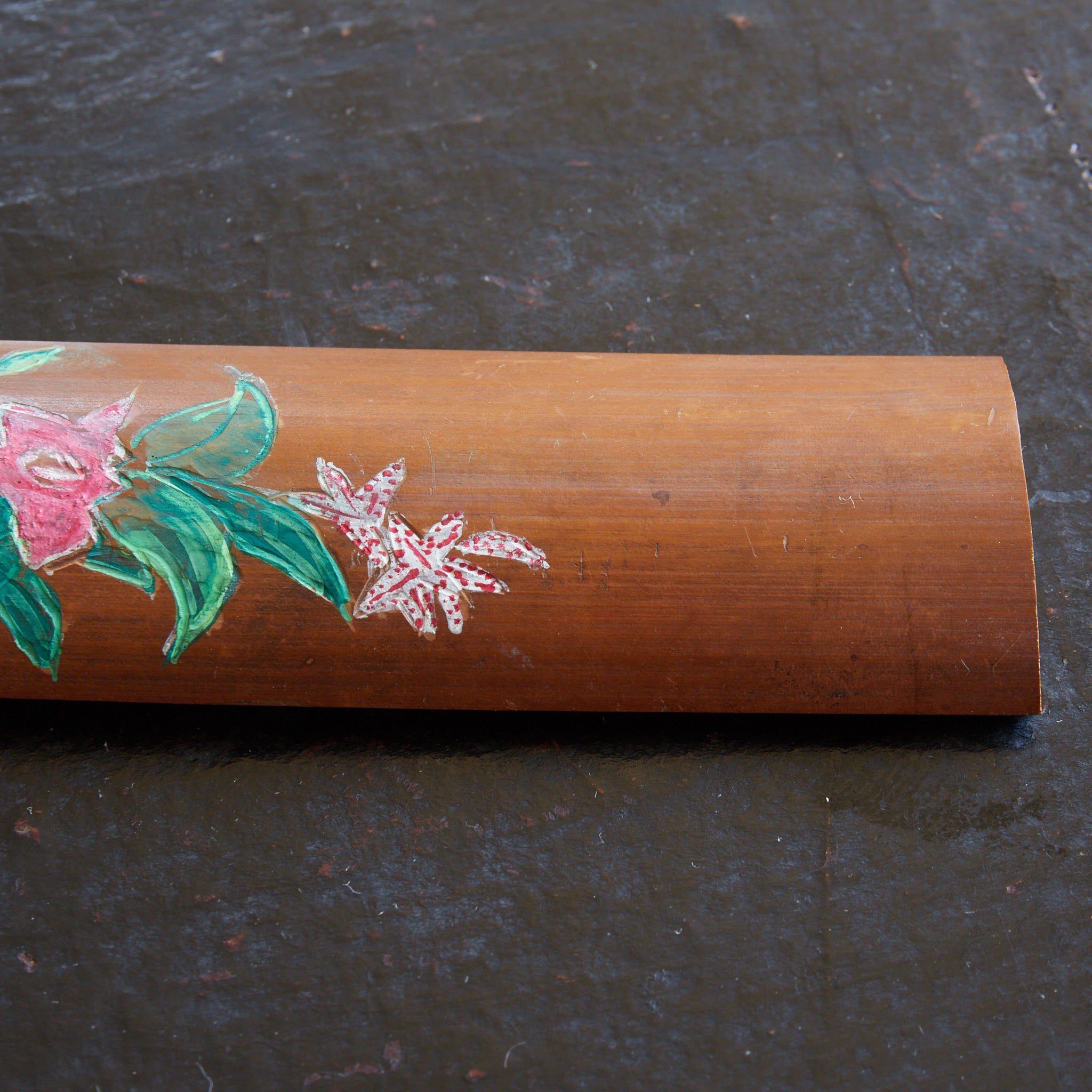 BAMBOO TEA SCOOP, Carved with safflower and lily design, maki-e, Meiji Period（1868–1912CE）