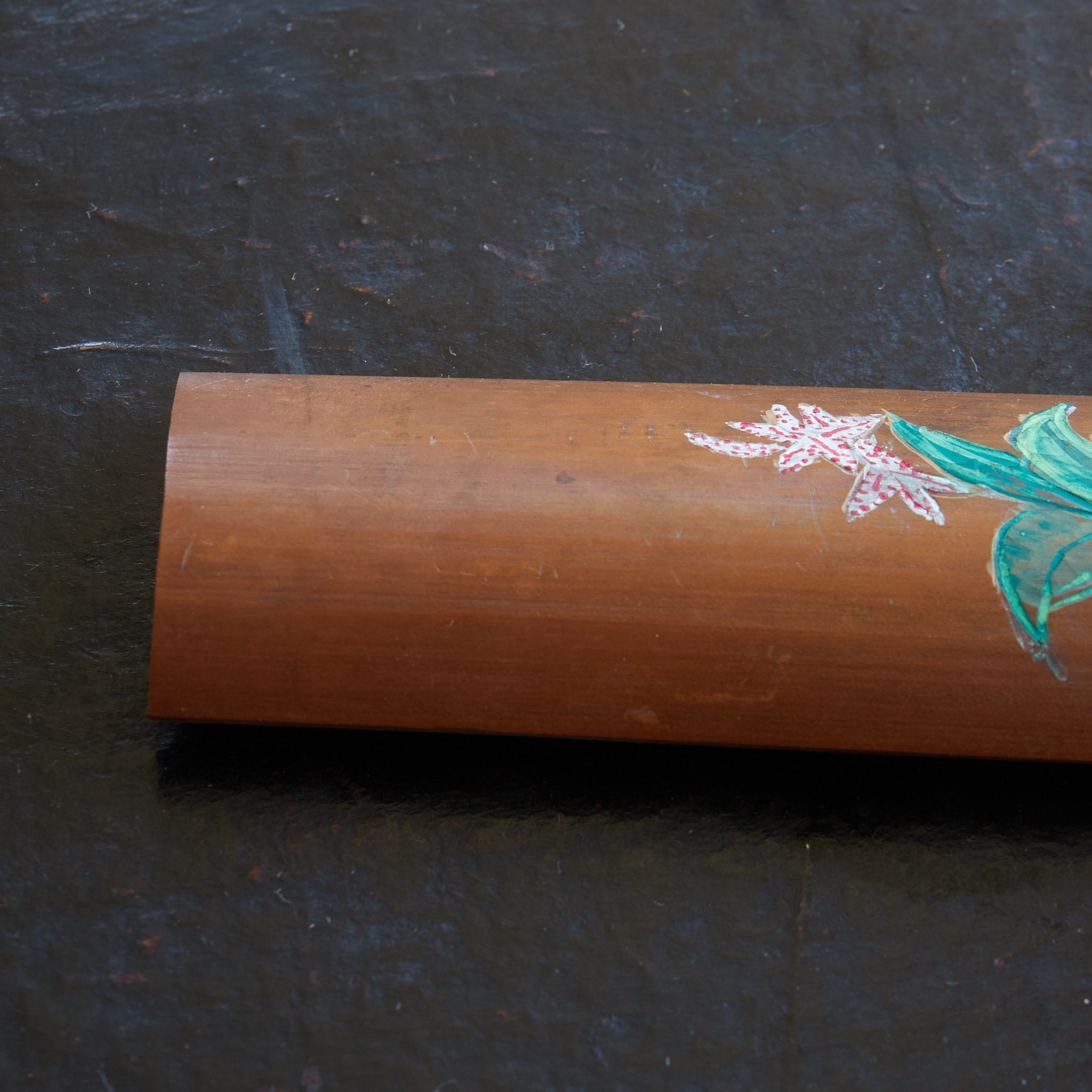 BAMBOO TEA SCOOP, Carved with safflower and lily design, maki-e, Meiji Period（1868–1912CE）