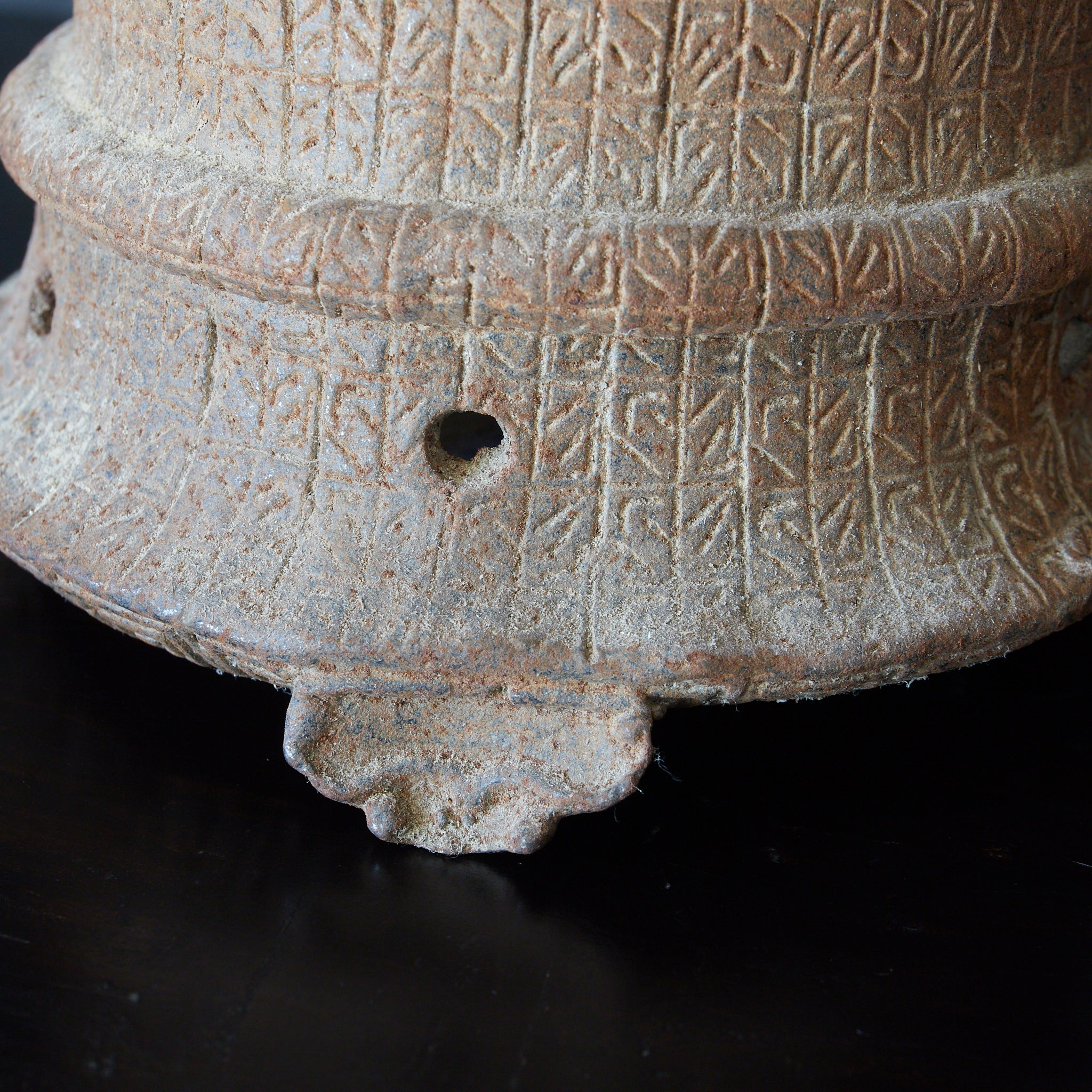 明治 亀文堂造 古鉄涼炉 家戌日本琵琶湖在東銘（1868–1912CE） | 入