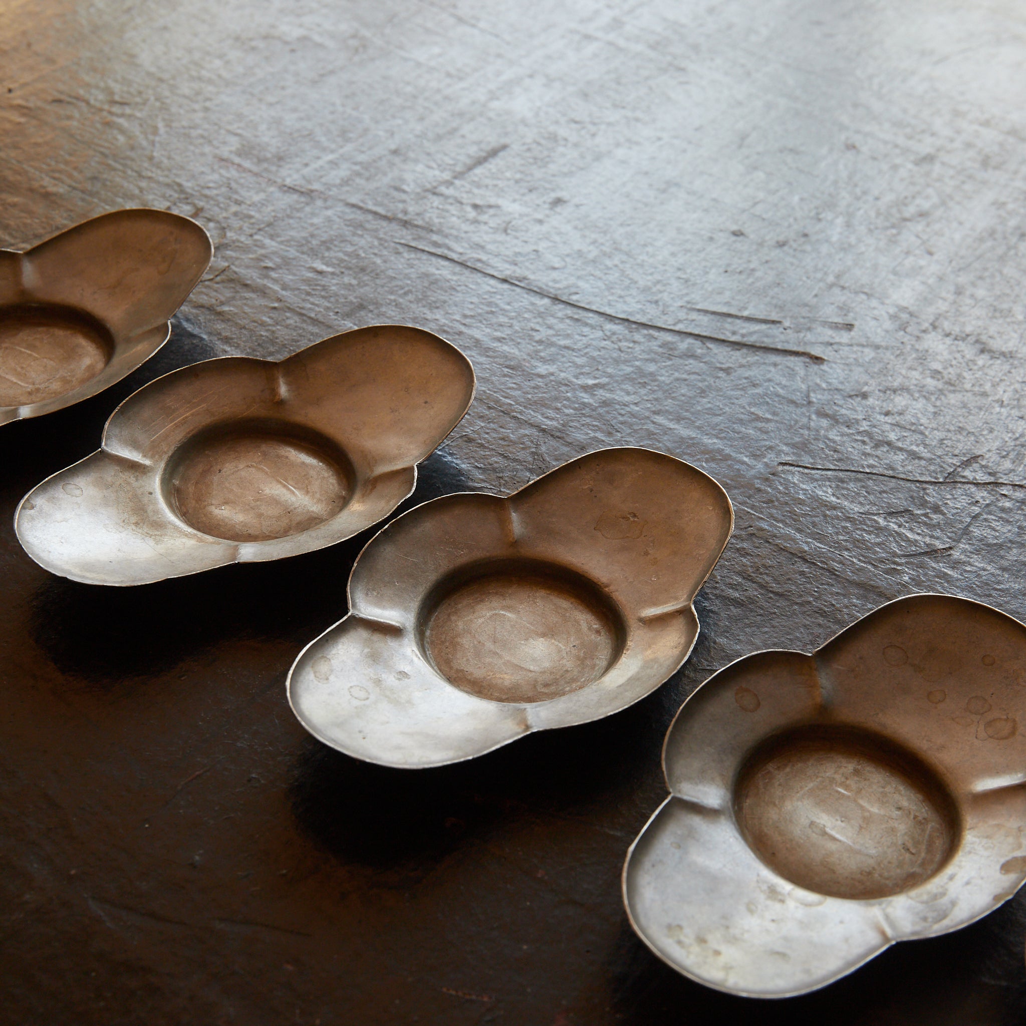 清代 古錫輪花形茶托 5客揃 在銘（1616–1911CE） | 入蘆花（ロカニイル）