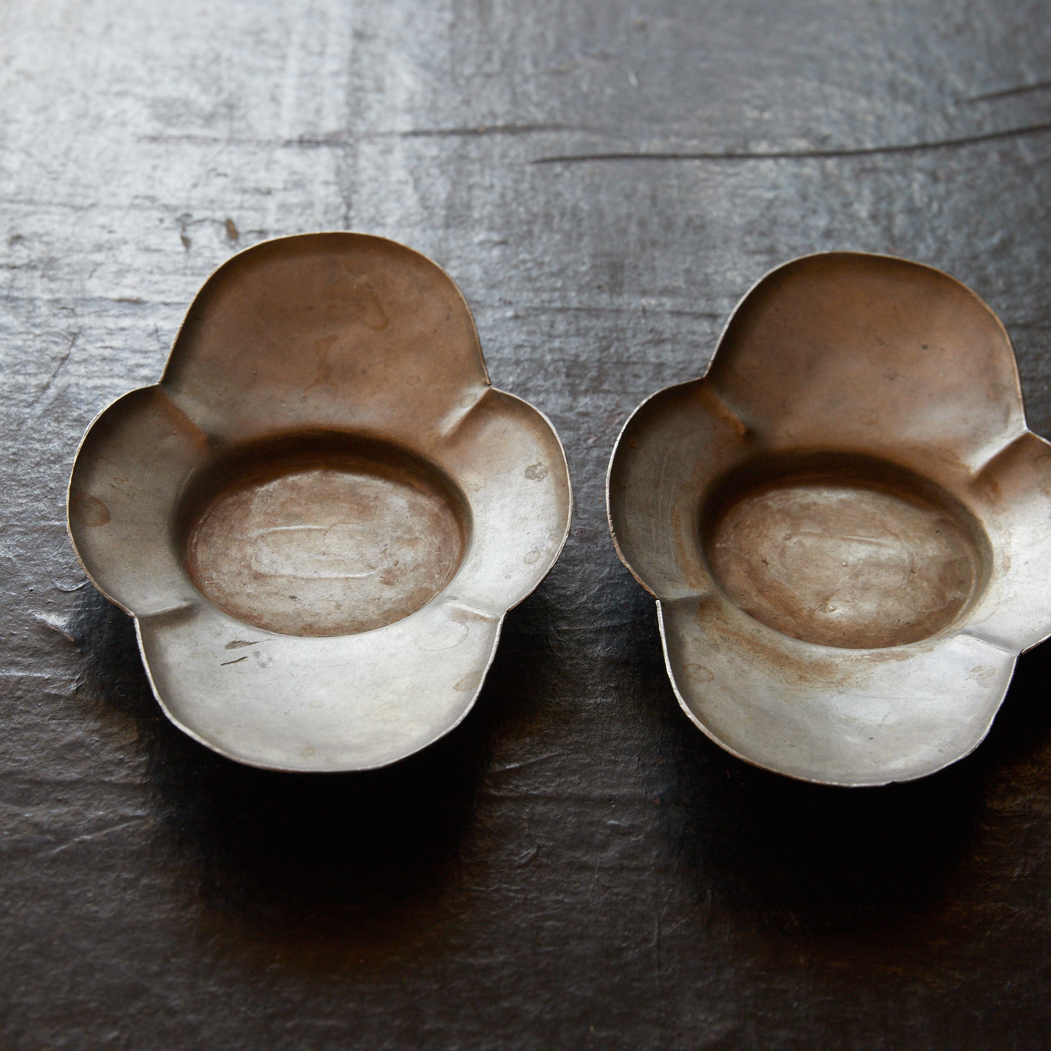 古锡輪花形茶托5件套有款（清朝, 公元1616年–1911年） | 入芦花