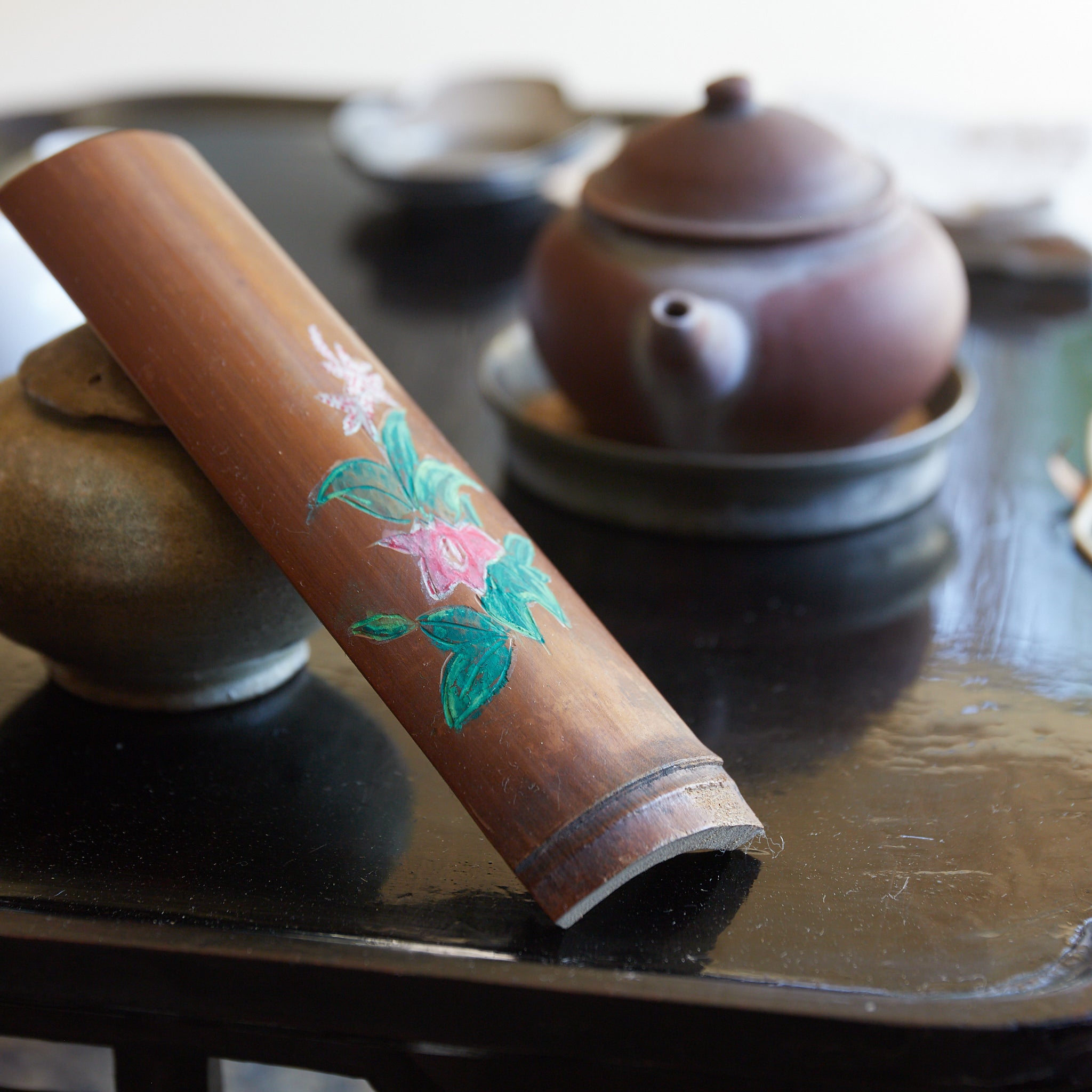 BAMBOO TEA SCOOP, Carved with safflower and lily design, maki-e, Meiji Period（1868–1912CE）