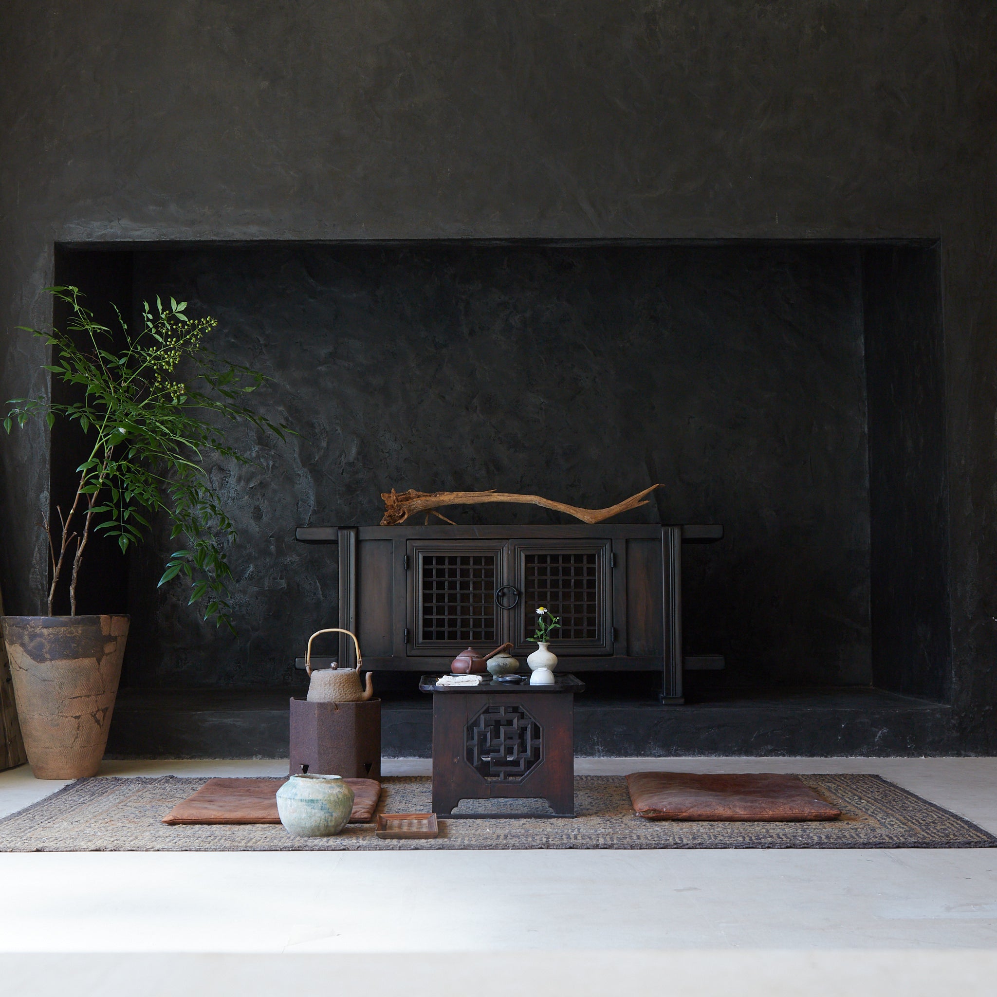 李朝 書案（1392–1897CE） | 入蘆花（ロカニイル）