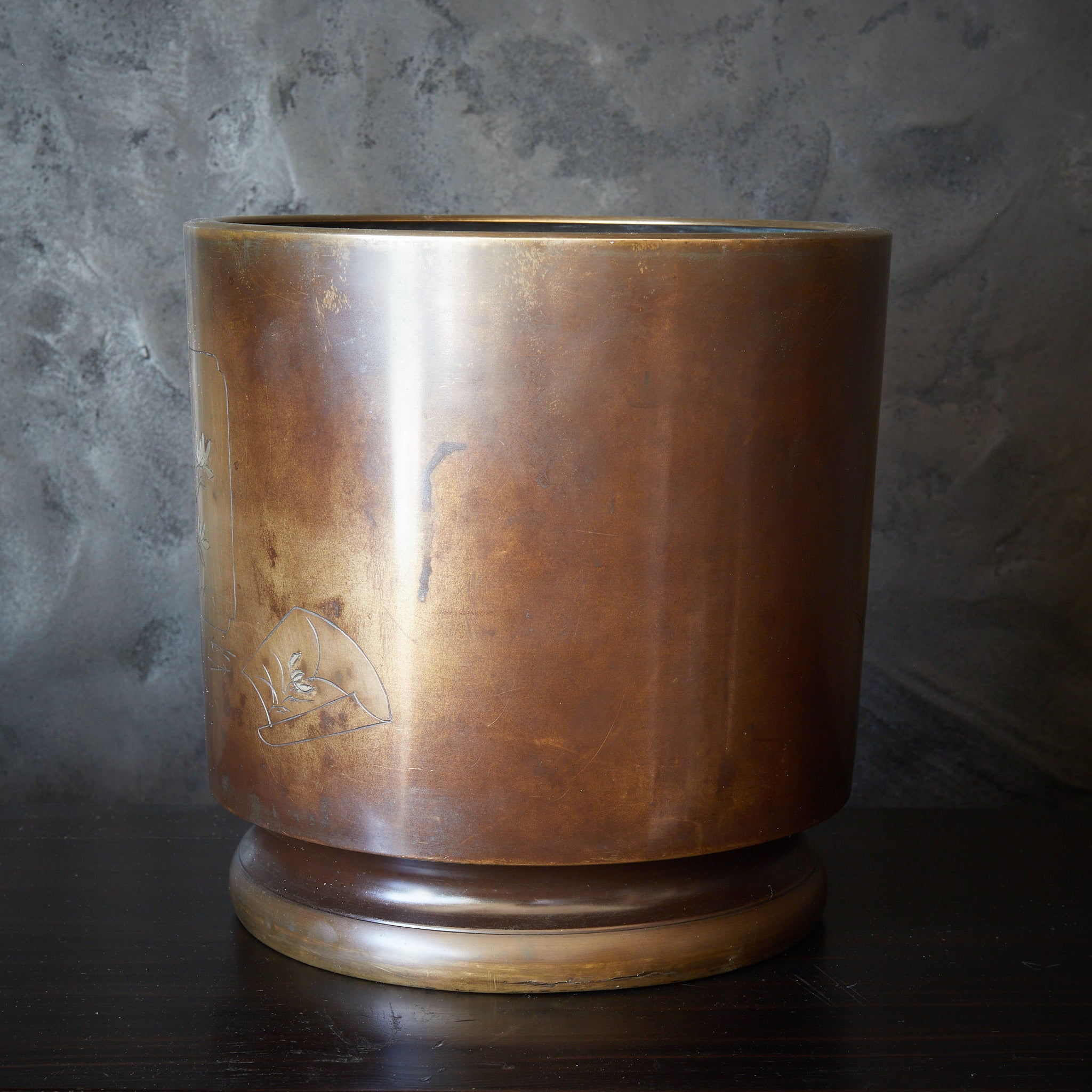 時代 古銅 大火鉢 月に山水 浜松模様 金象嵌 煎茶 瓶掛 木製台座 幅44cm 時代 古銅 大火鉢 月に山水 浜松模様 金象嵌 煎茶 瓶掛 木製台座