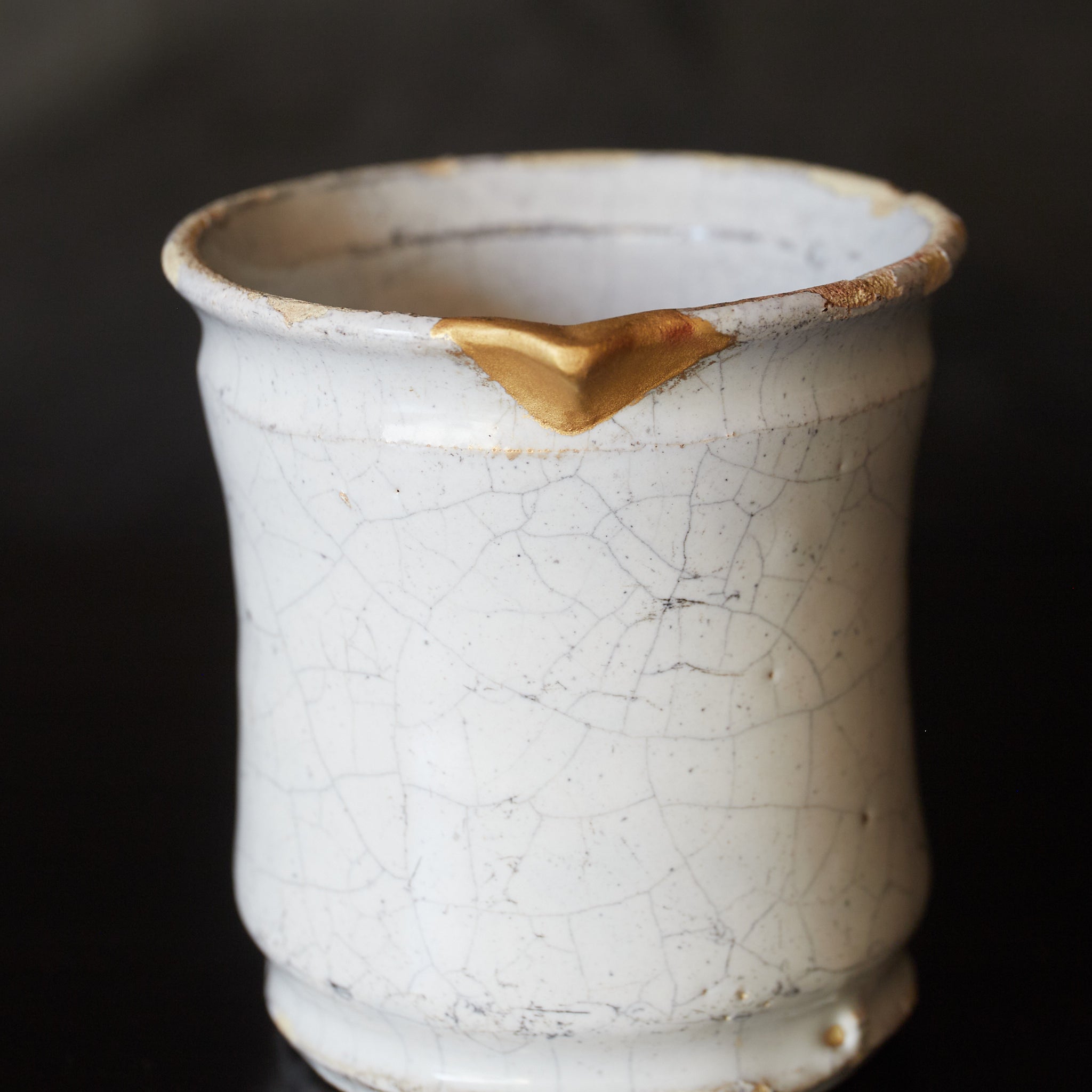 SMALL ALBARELLO-STYLE JAR, Delftware, white-glazed and kintsugi repair, Mitate（katakuchi）, Dutch Antique, Early Modern Period（16th–19th centuries）