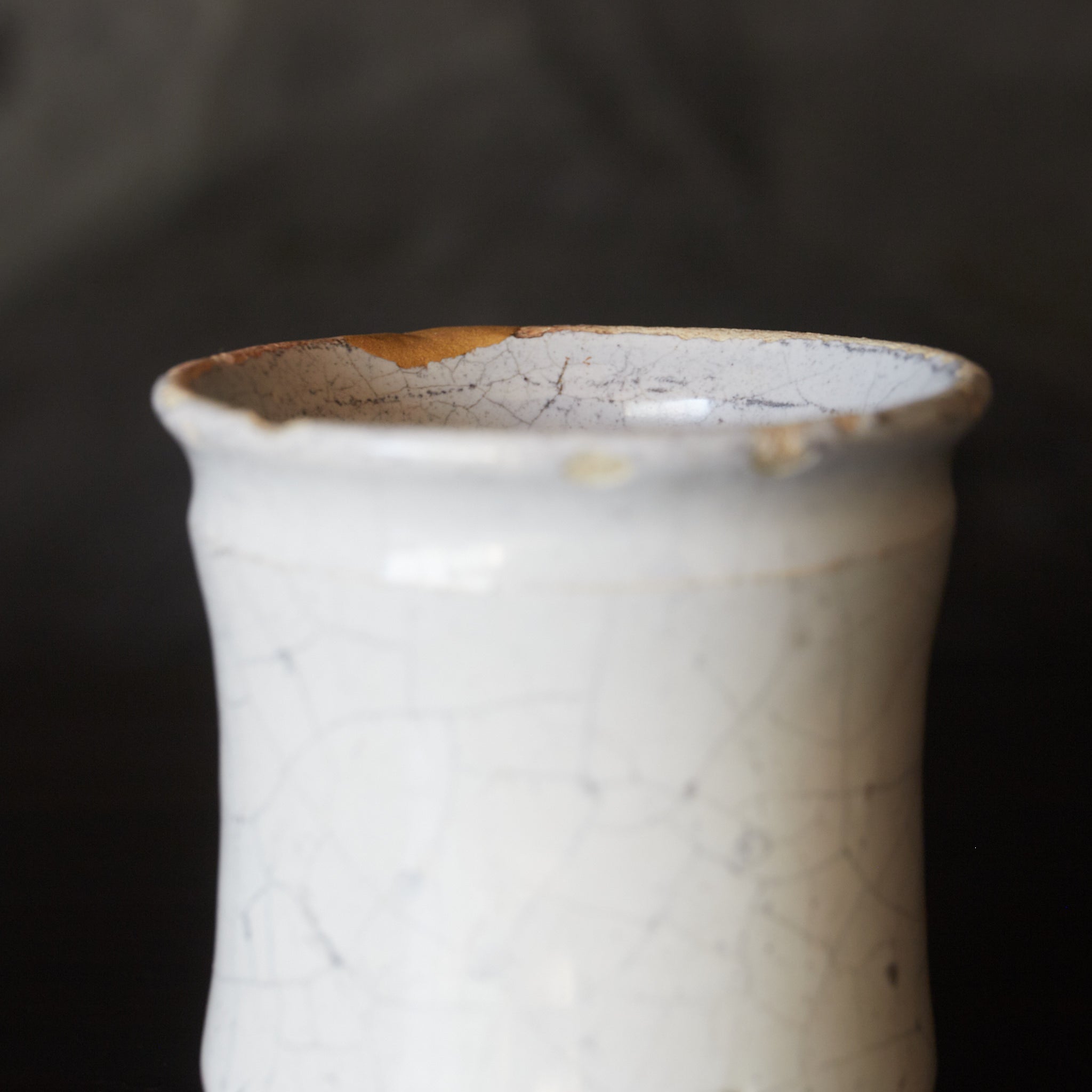 SMALL ALBARELLO-STYLE JAR, Delftware, white-glazed and kintsugi repair, Mitate（katakuchi）, Dutch Antique, Early Modern Period（16th–19th centuries）