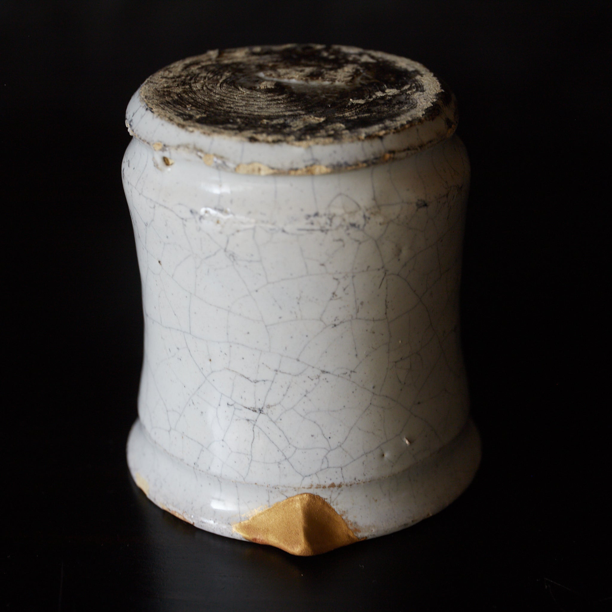 SMALL ALBARELLO-STYLE JAR, Delftware, white-glazed and kintsugi repair, Mitate（katakuchi）, Dutch Antique, Early Modern Period（16th–19th centuries）