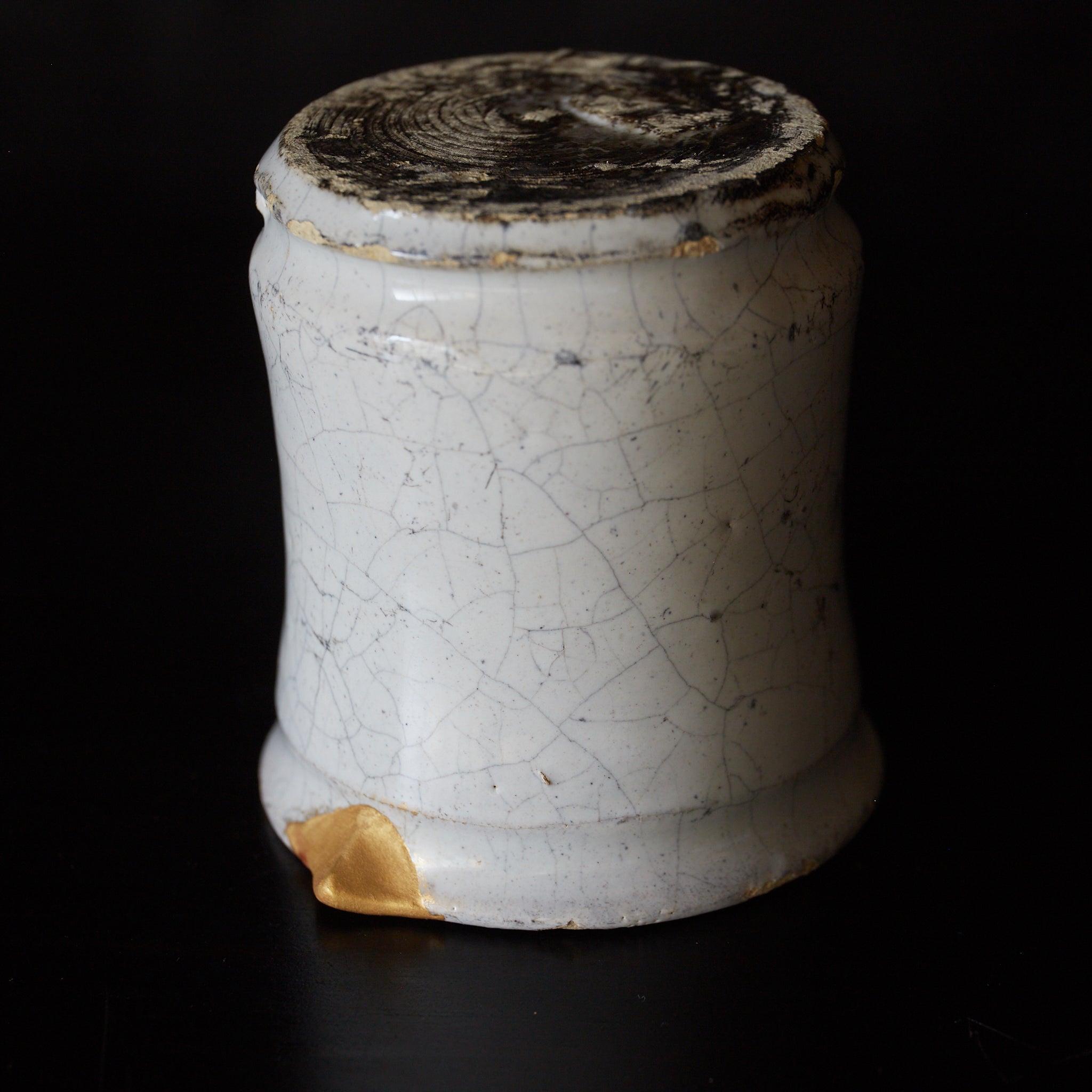 SMALL ALBARELLO-STYLE JAR, Delftware, white-glazed and kintsugi repair, Mitate（katakuchi）, Dutch Antique, Early Modern Period（16th–19th centuries）
