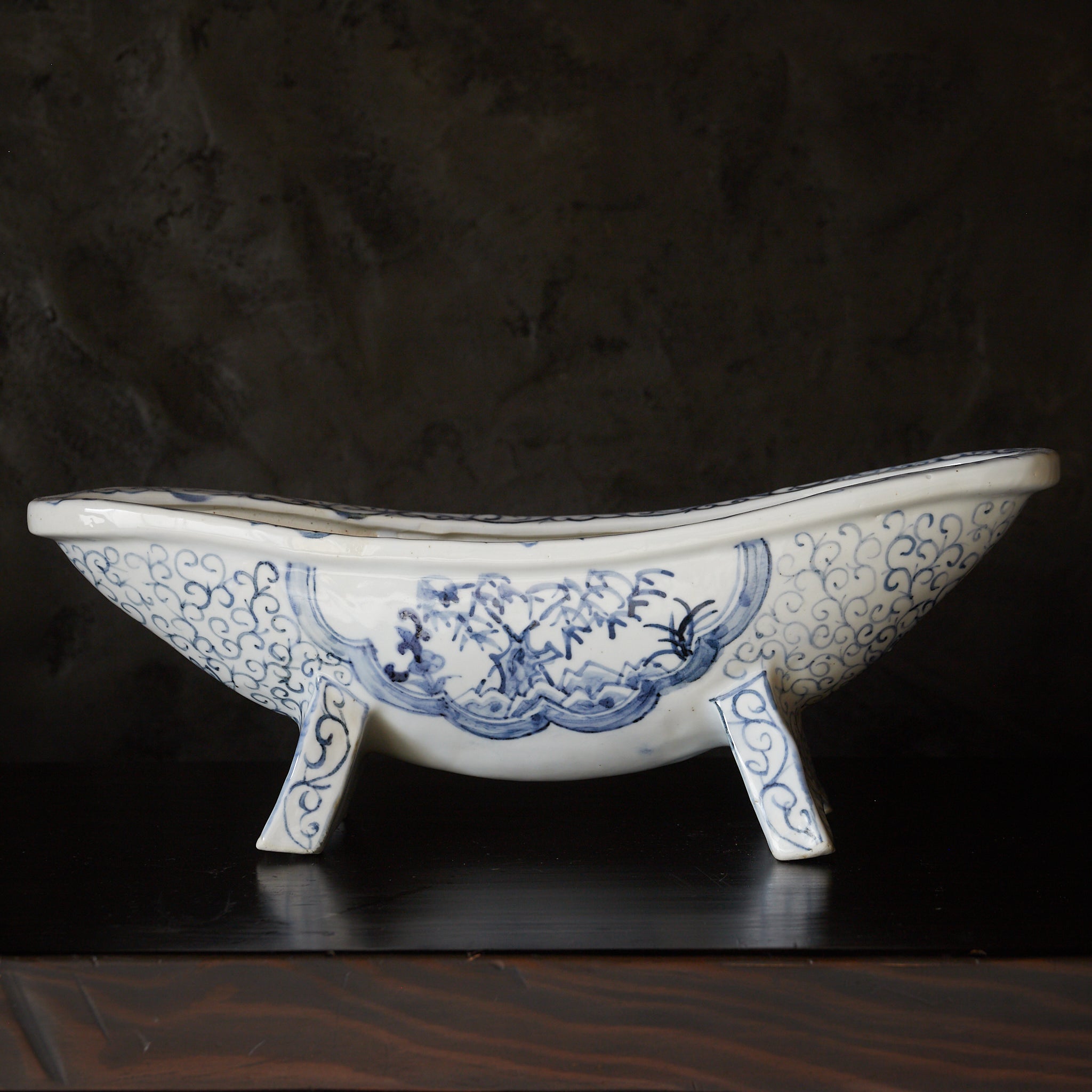 江戸–明治時代 古伊万里 染付唐草文薬研（1603–1912CE）