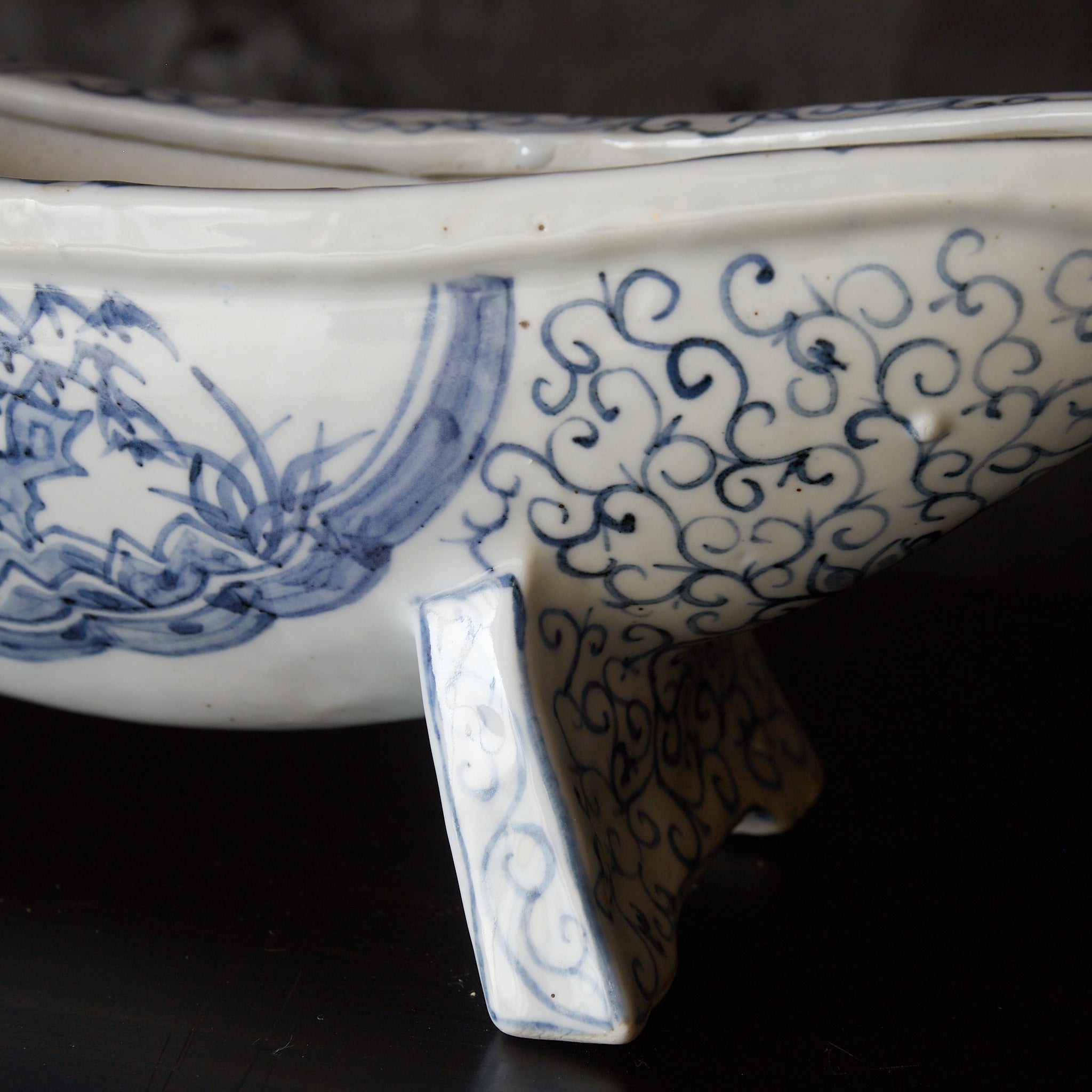 YAGEN, Ko-Imari, with underglaze blue scroll pattern, Edo–Meiji Period（1603–1912CE）