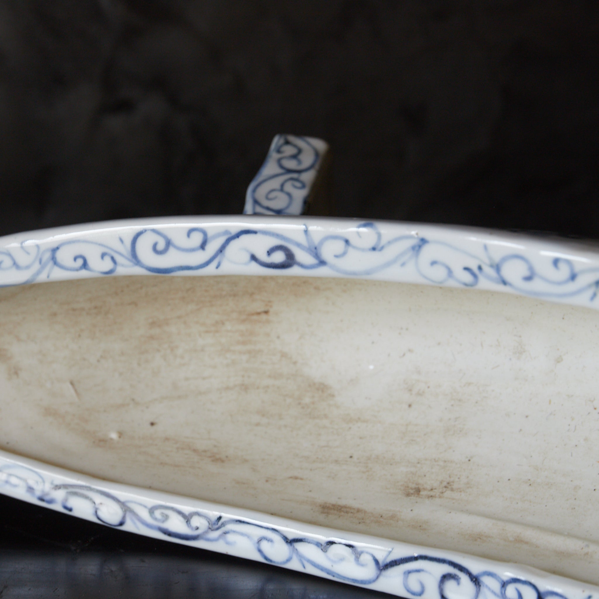 YAGEN, Ko-Imari, with underglaze blue scroll pattern, Edo–Meiji Period（1603–1912CE）