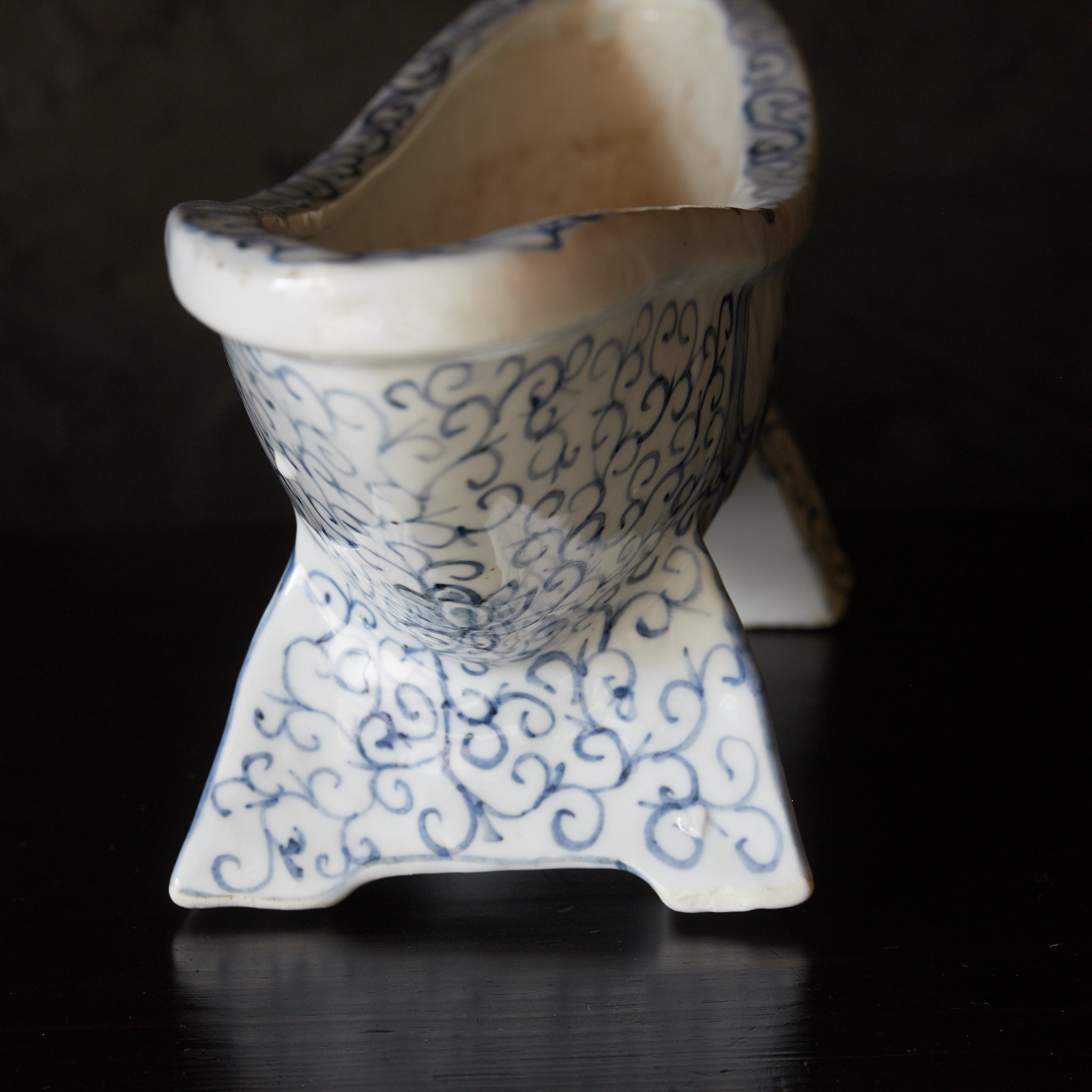 YAGEN, Ko-Imari, with underglaze blue scroll pattern, Edo–Meiji Period（1603–1912CE）