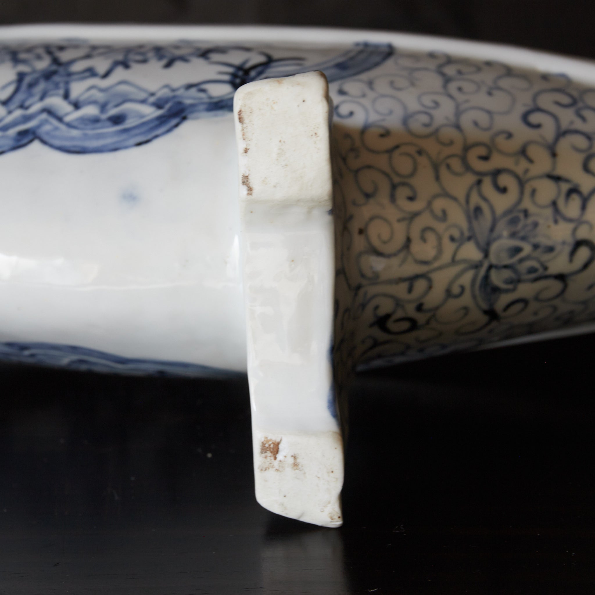 YAGEN, Ko-Imari, with underglaze blue scroll pattern, Edo–Meiji Period（1603–1912CE）