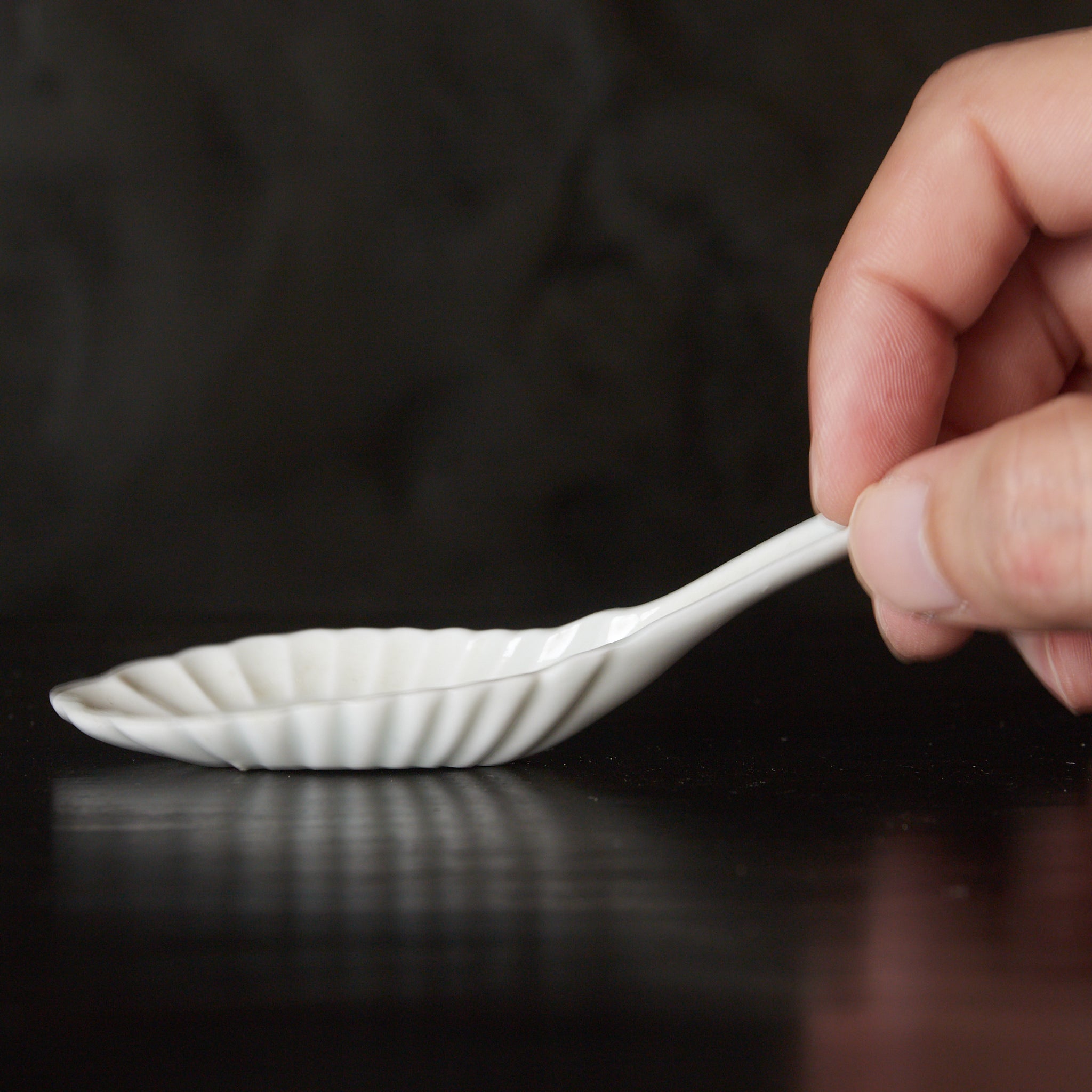 明代–清代 白磁菊花形蓮華 水滴（1368–1911CE） | 入蘆花