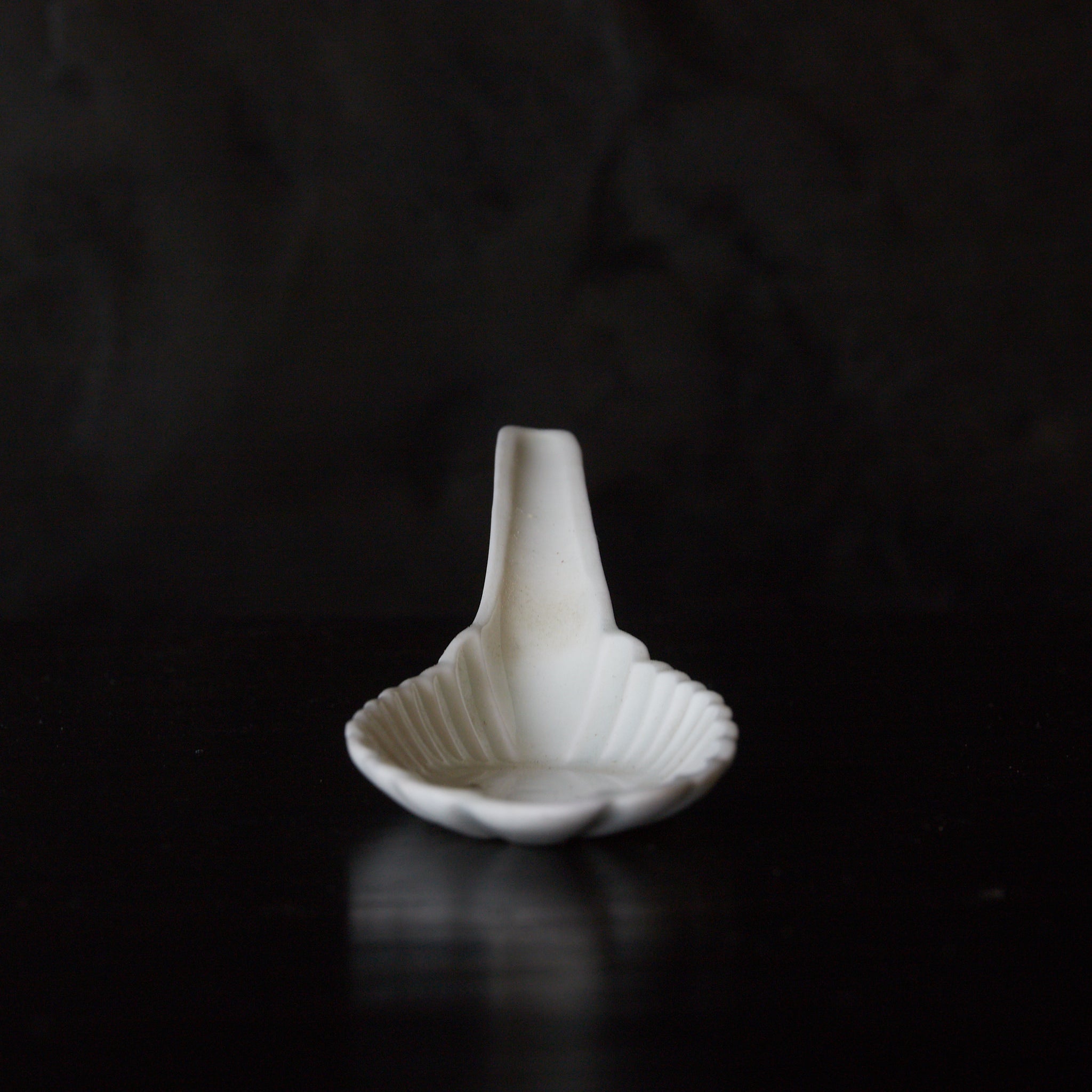 清朝初期　水滴 明代–清代 白磁菊花形蓮華 水滴（1368–1911CE） | 入蘆花