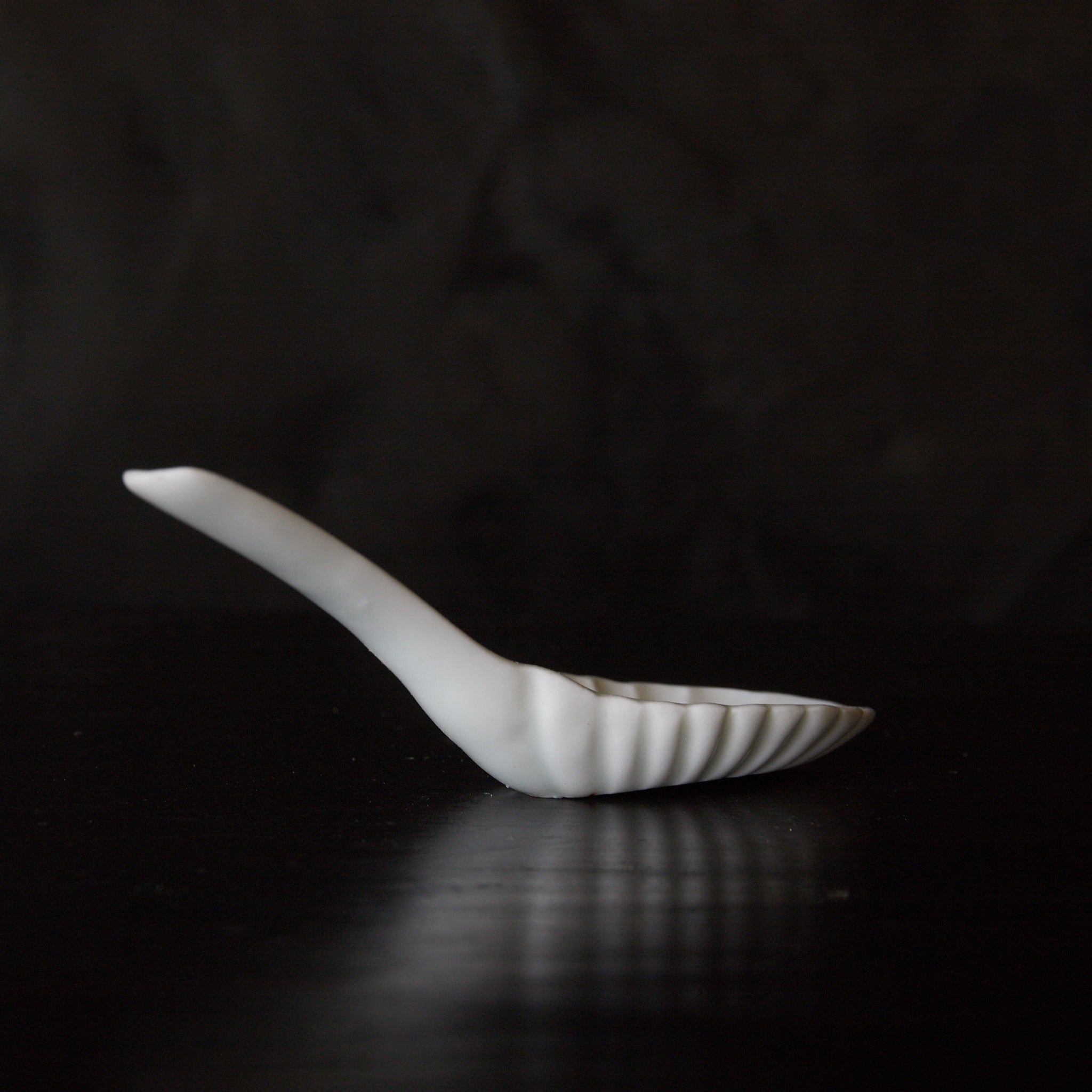 明代–清代 白磁菊花形蓮華 水滴（1368–1911CE） | 入蘆花（ロカニイル）