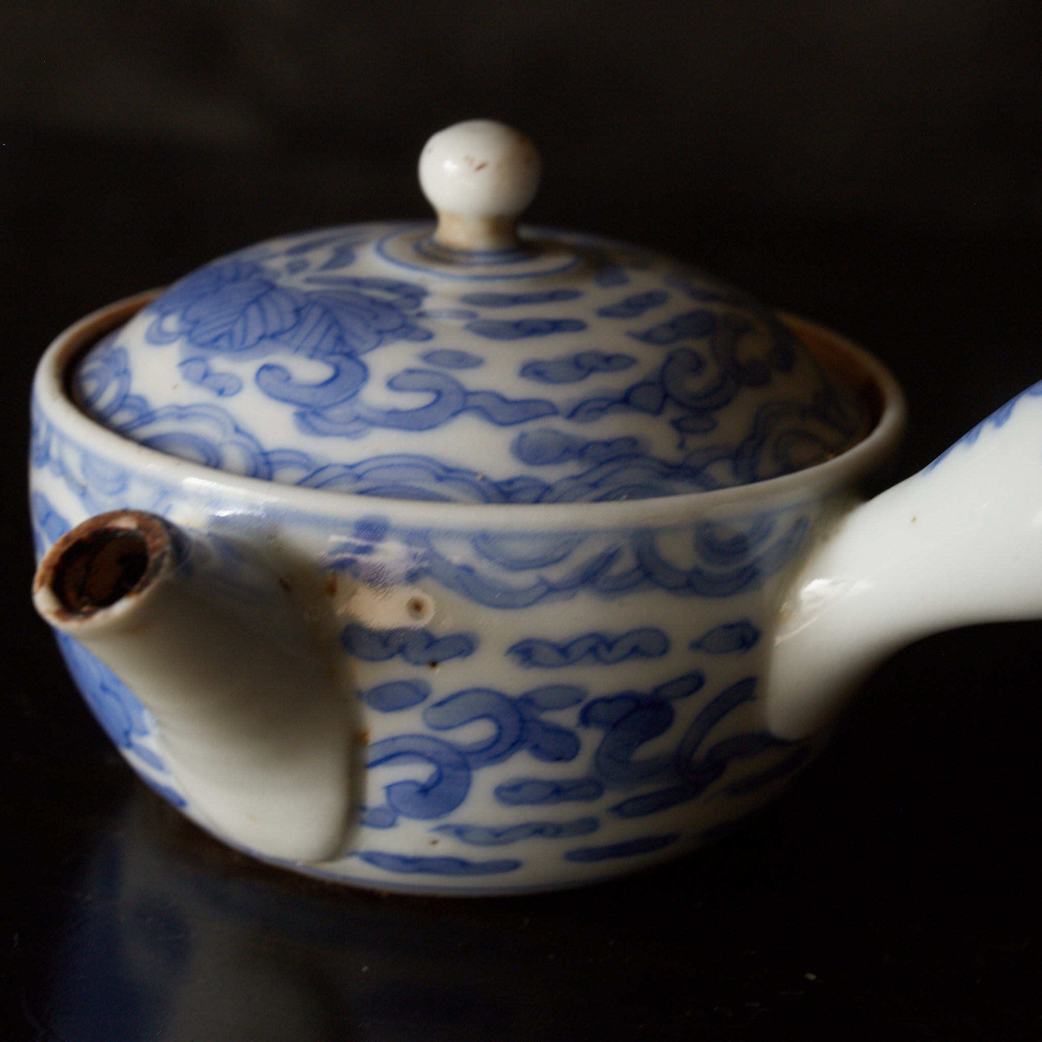 江戸時代 古伊万里 白磁染付桐文横手急須（1603–1867CE）