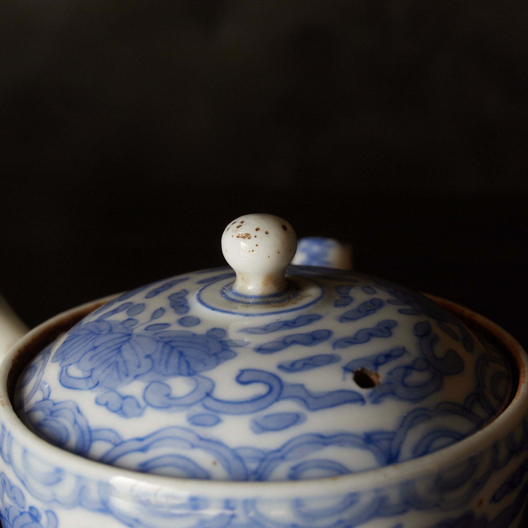江戸時代 古伊万里 白磁染付桐文横手急須（1603–1867CE）