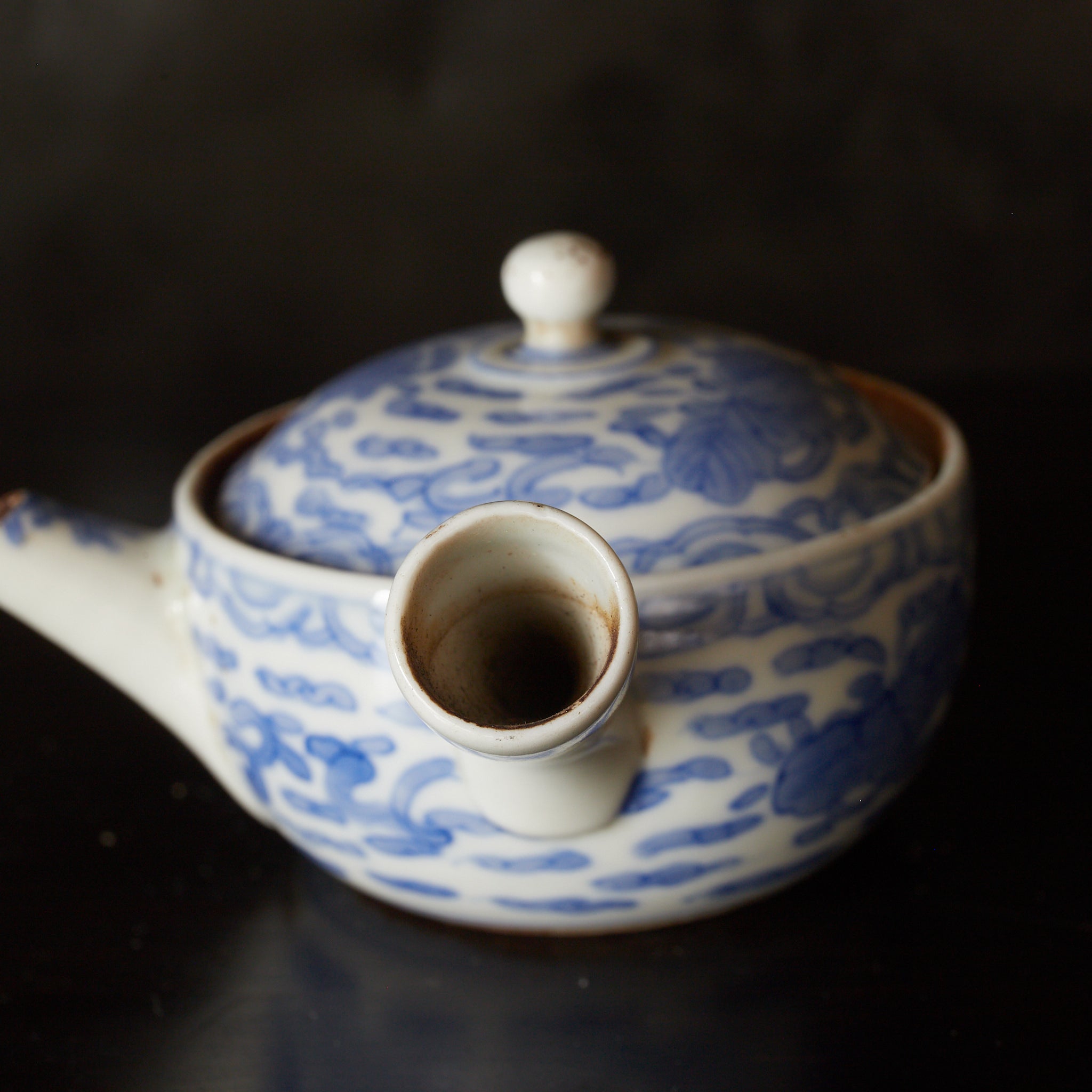江戸時代 古伊万里 白磁染付桐文横手急須（1603–1867CE）