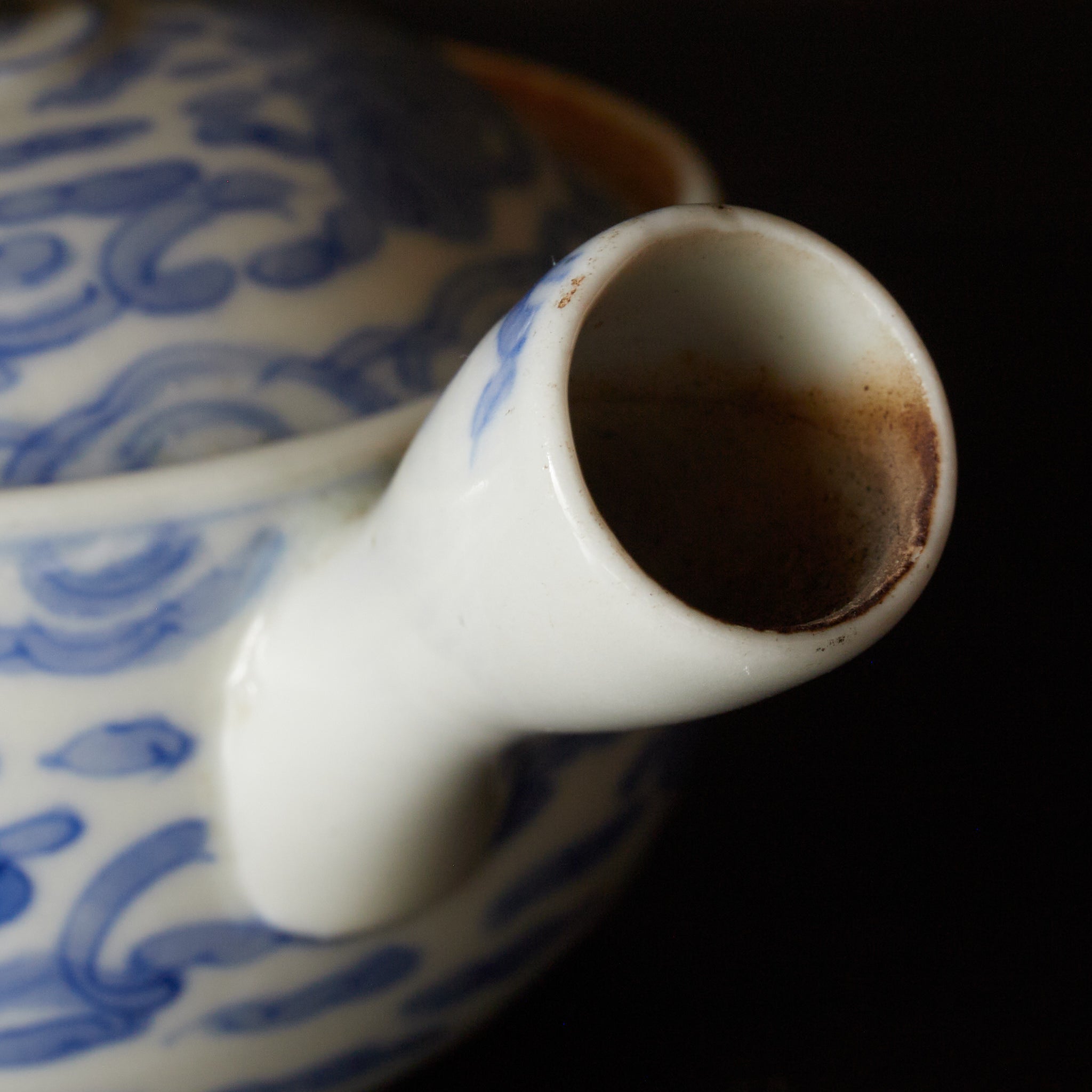 江戸時代 古伊万里 白磁染付桐文横手急須（1603–1867CE）