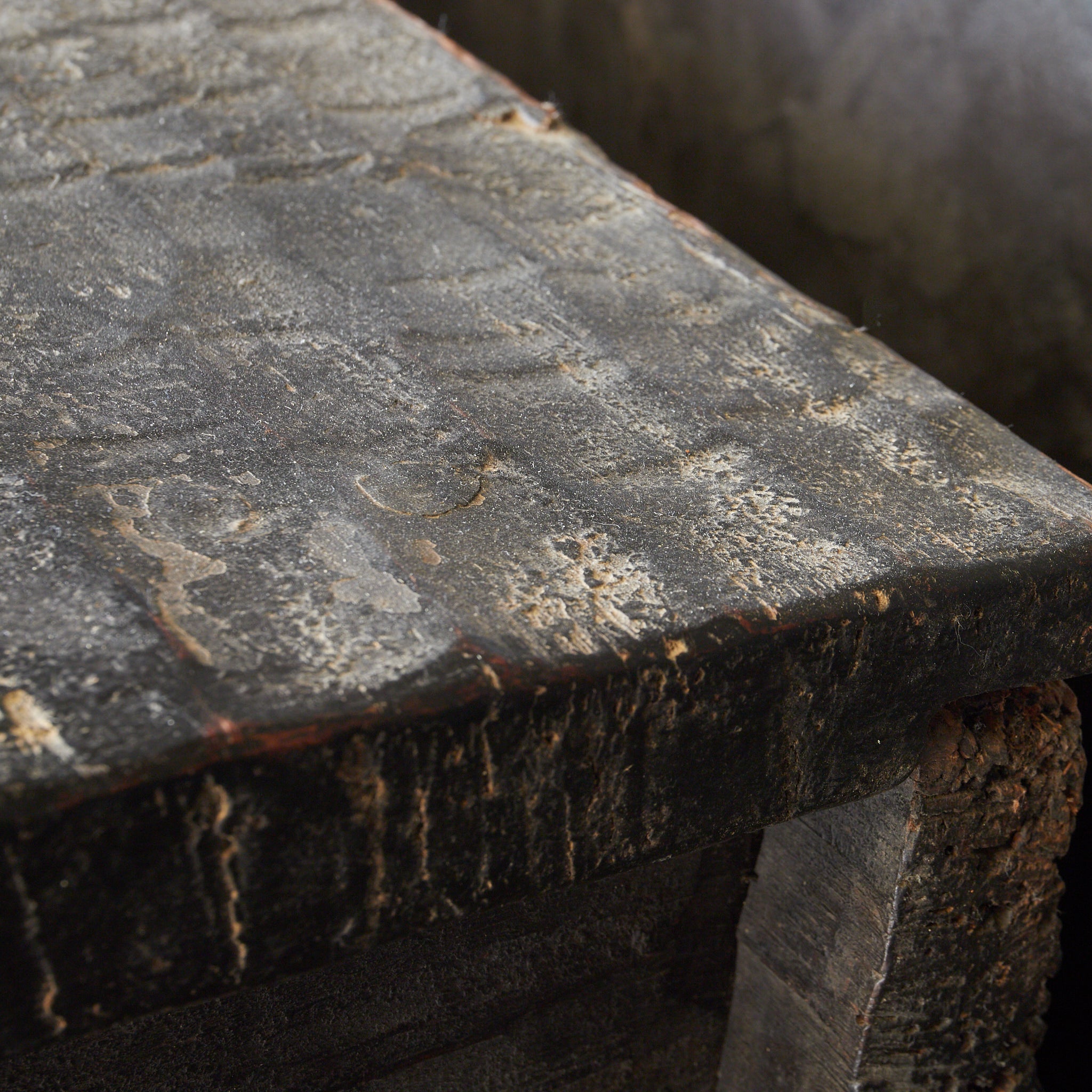 CAJA LACADA EN NEGRO, Con patrón de marcas de azuela, Antigüedad laosiana, Edad Moderna Temprana（Siglos XVI–XIX）