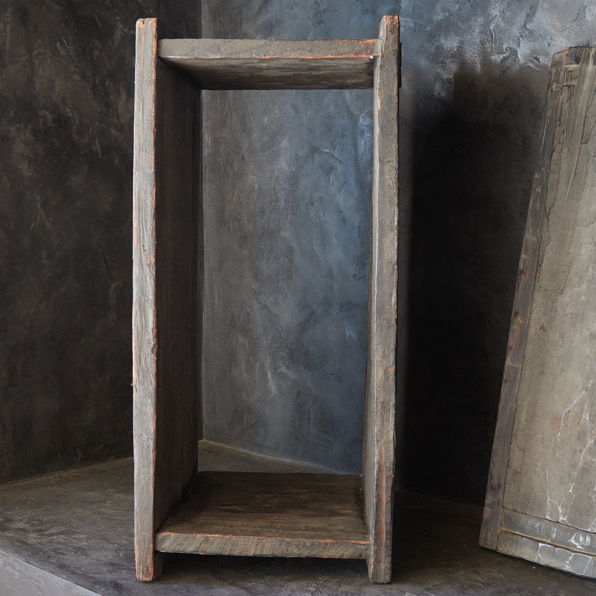 CAJA LACADA EN NEGRO, Con patrón de marcas de azuela, Antigüedad laosiana, Edad Moderna Temprana（Siglos XVI–XIX）