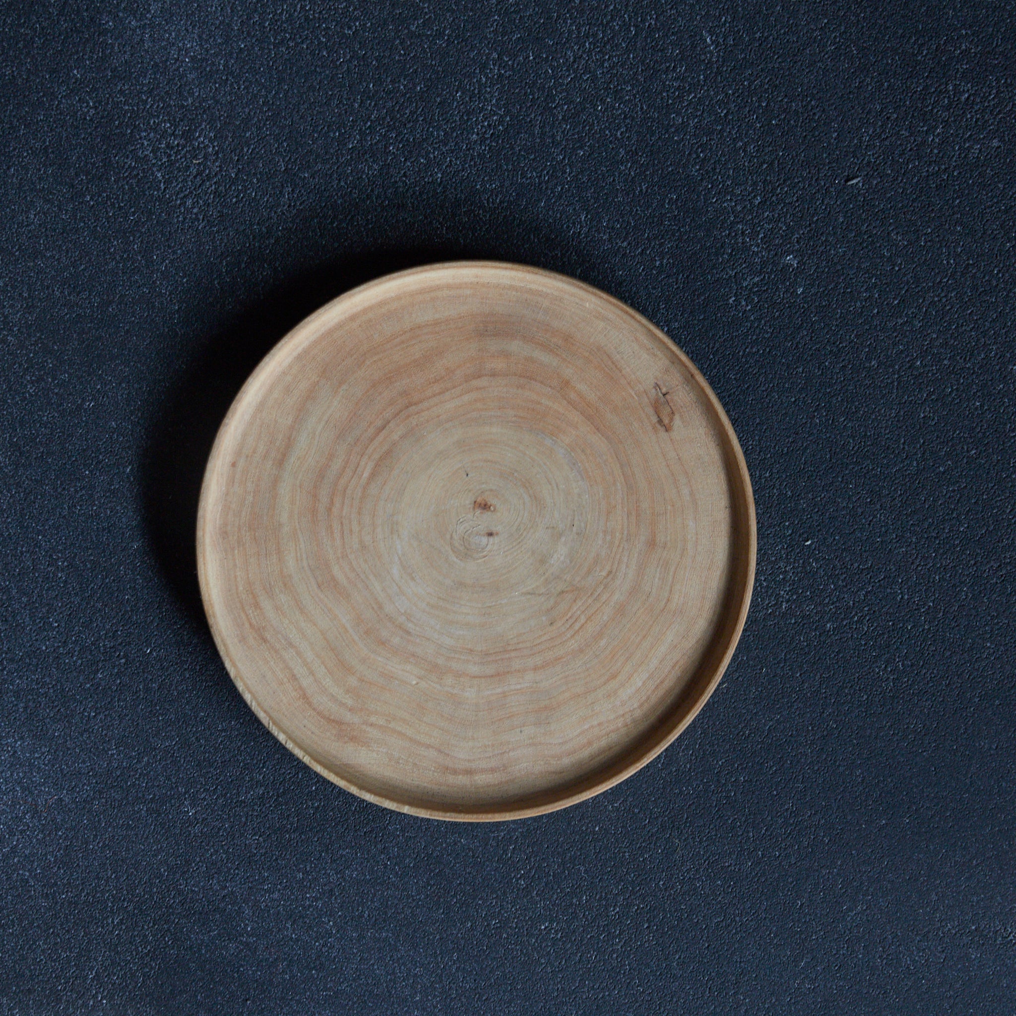 MIT GEALTERTER HOLZOPTIK TEEKANNENSTÄNDER, Taisho–Showa-Zeit（1912–1989 n. Chr.）