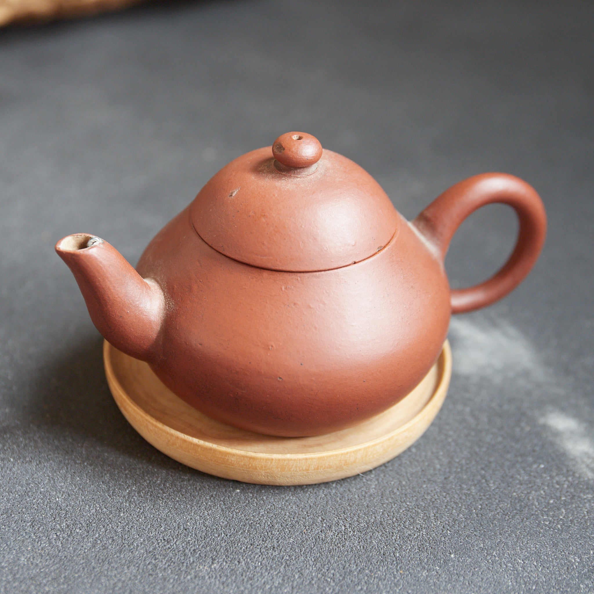 AGED WOODEN TEAPOT STAND, Taisho–Showa Period（1912–1989CE）