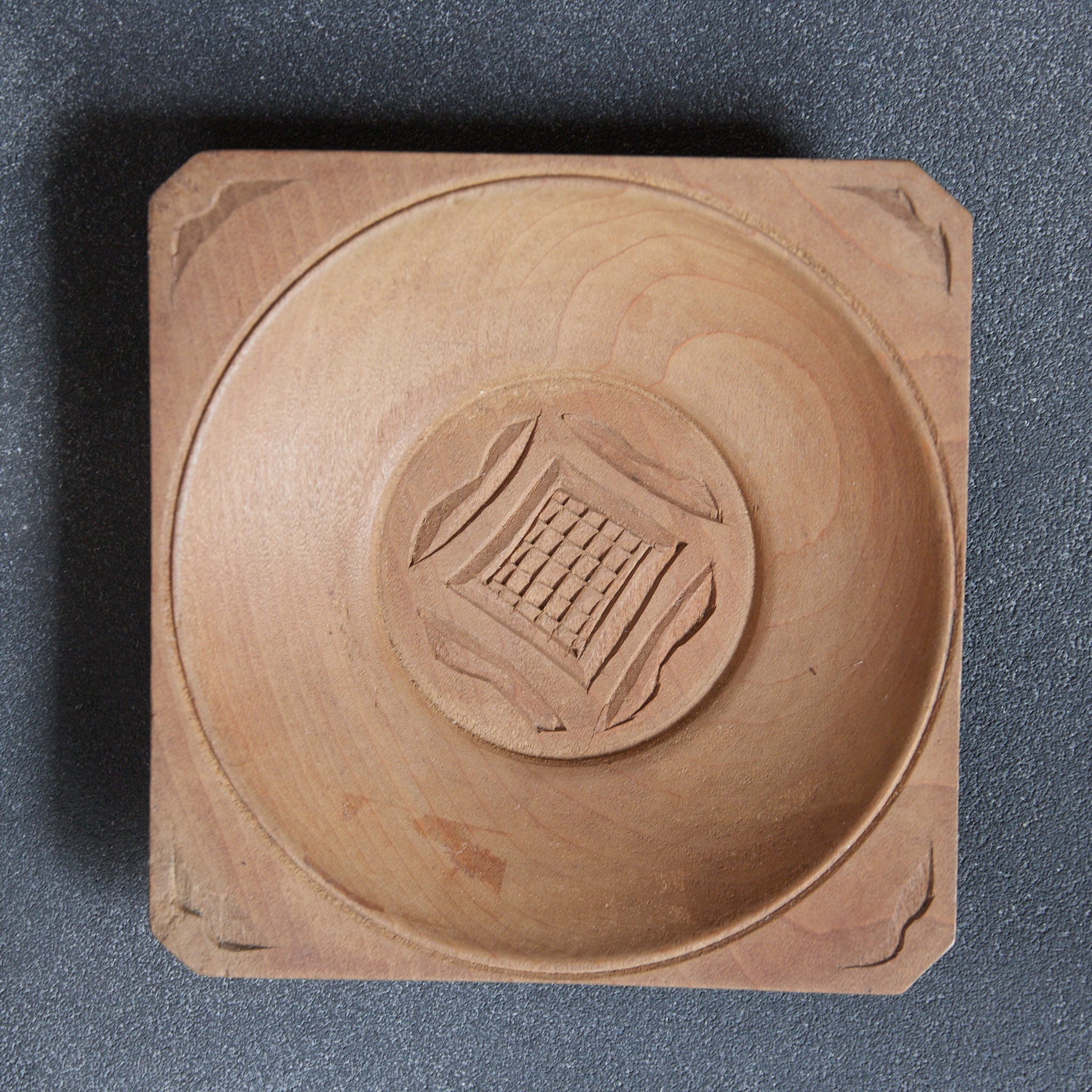 PLATO DE MADERA AINU, Inscripción ainu, juego de 5, Período Showa（1926–1989 d. C.）