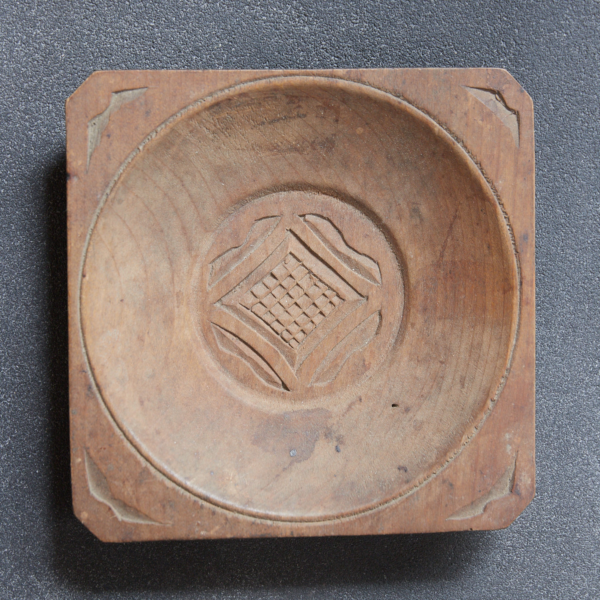 PLATO DE MADERA AINU, Inscripción ainu, juego de 5, Período Showa（1926–1989 d. C.）