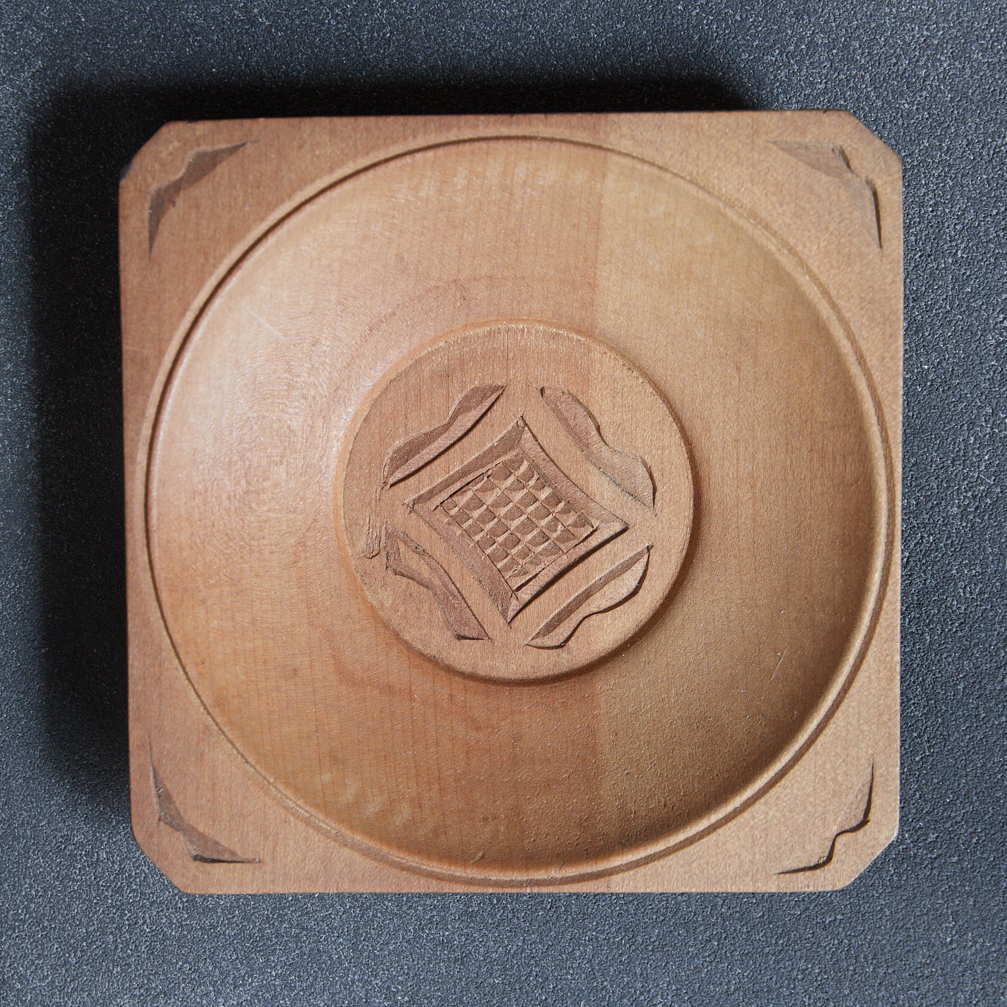 PLATO DE MADERA AINU, Inscripción ainu, juego de 5, Período Showa（1926–1989 d. C.）
