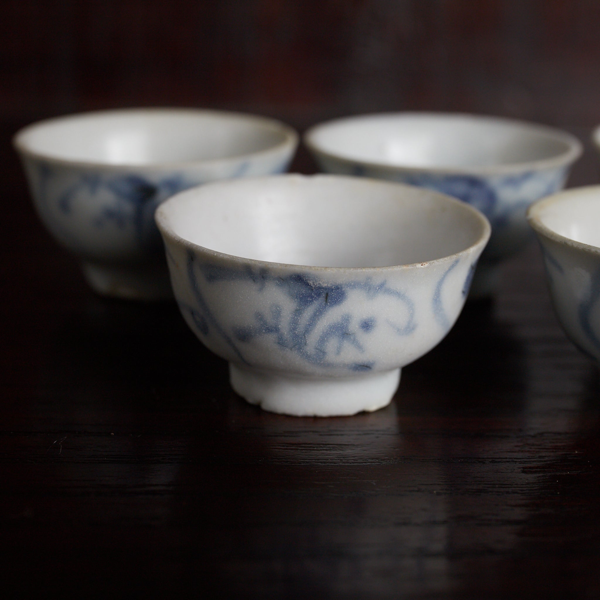 TAZA PARA SENCHA, Porcelana azul y blanca con diseño de hierba de orquídea, juego de 9, Dinastía Ming–Qing（1368–1911 d. C.）
