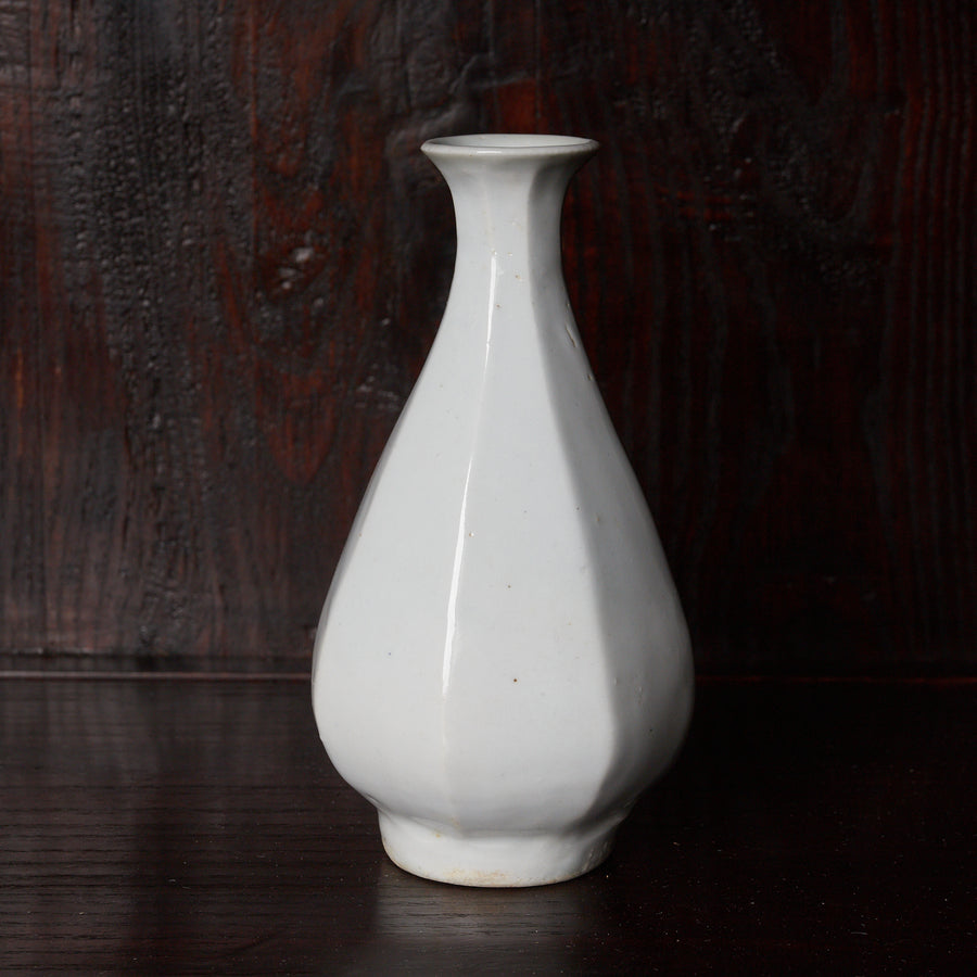 李朝 白磁面取瓶 徳利（1392–1897CE）