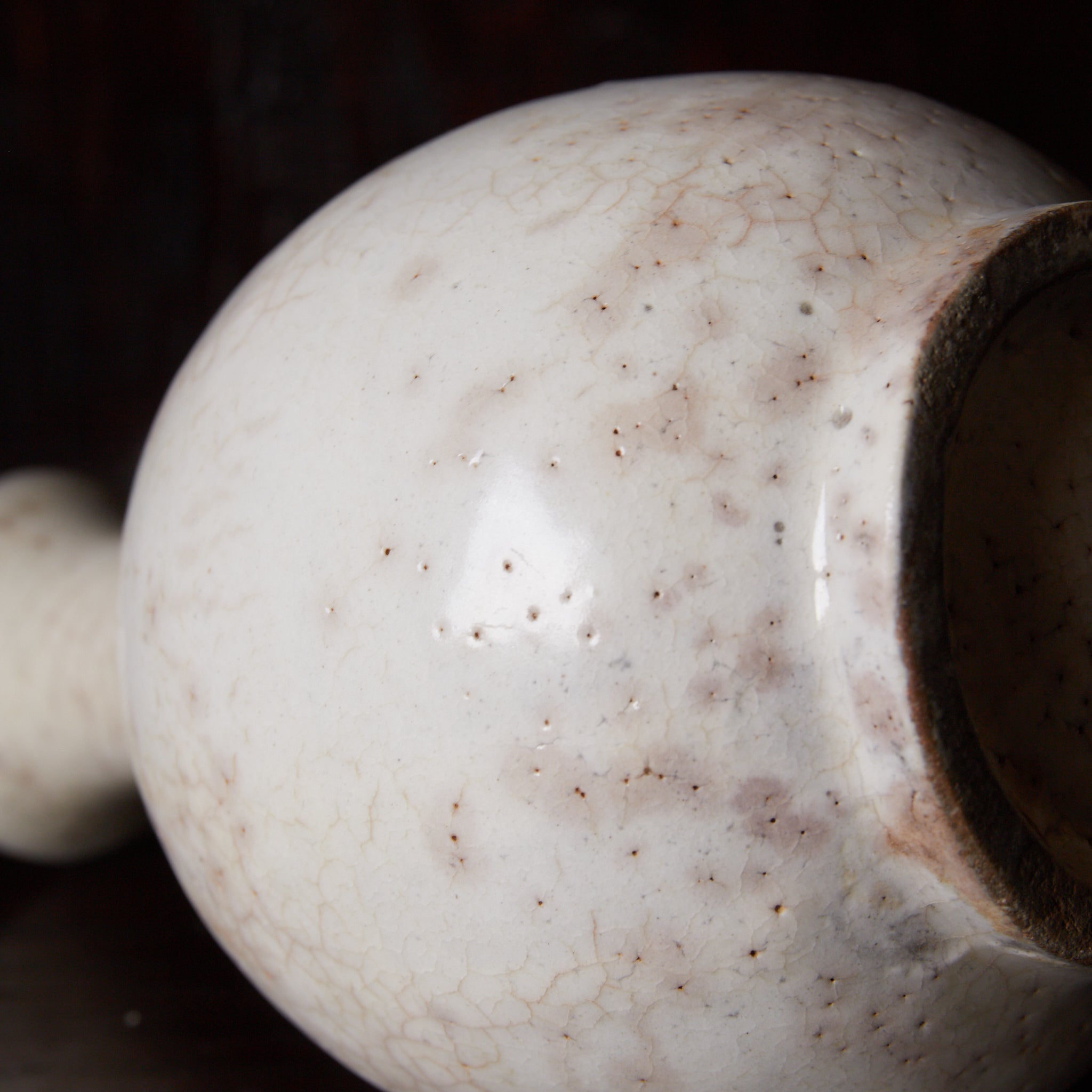 ENGOBIERTE FLASCHE / TOKKURI, Amamori, buncheong-ware, Joseon-Dynastie（1392–1897 n. Chr.）